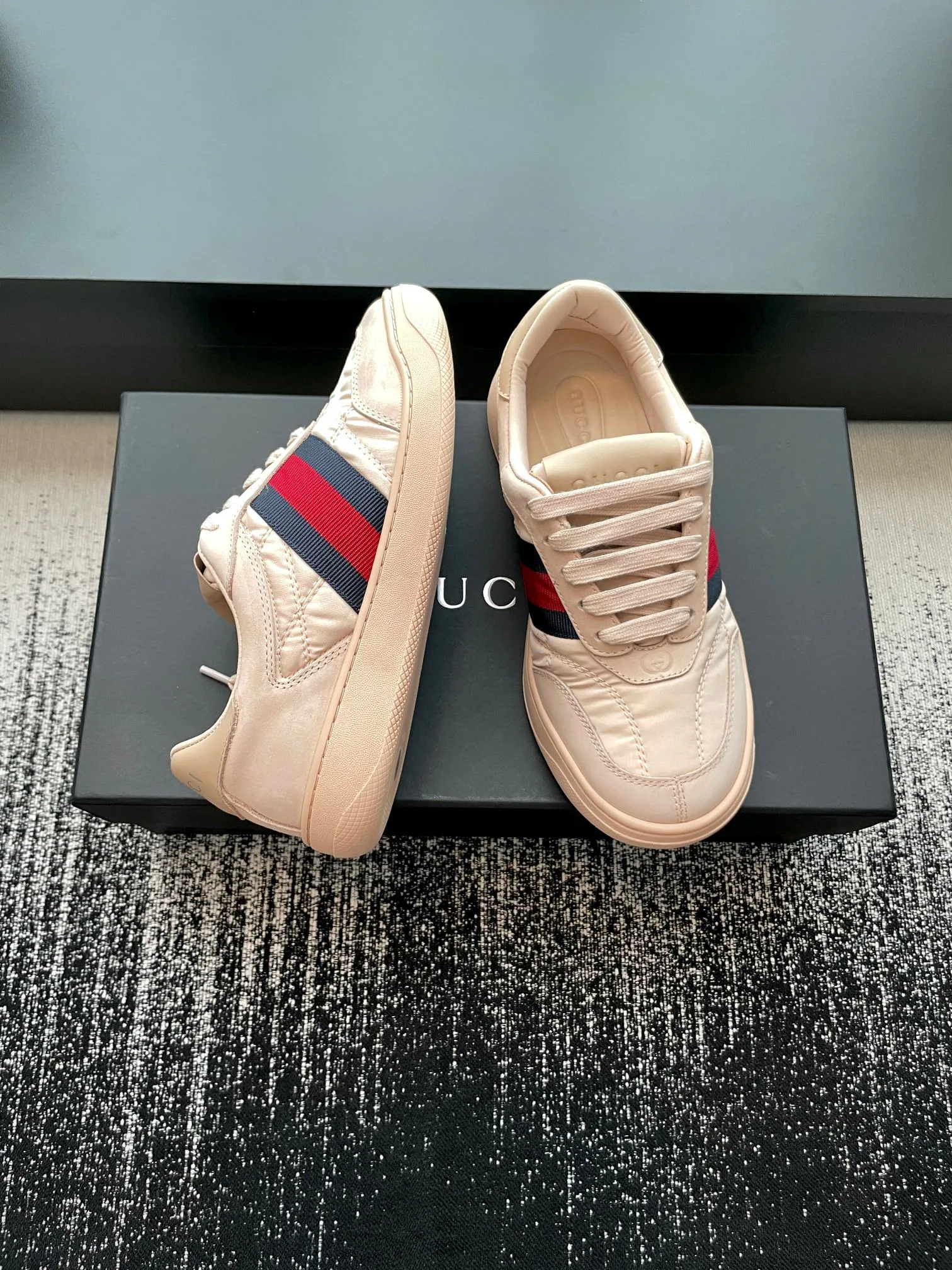 Кроссовки Женские Gucci 18447994