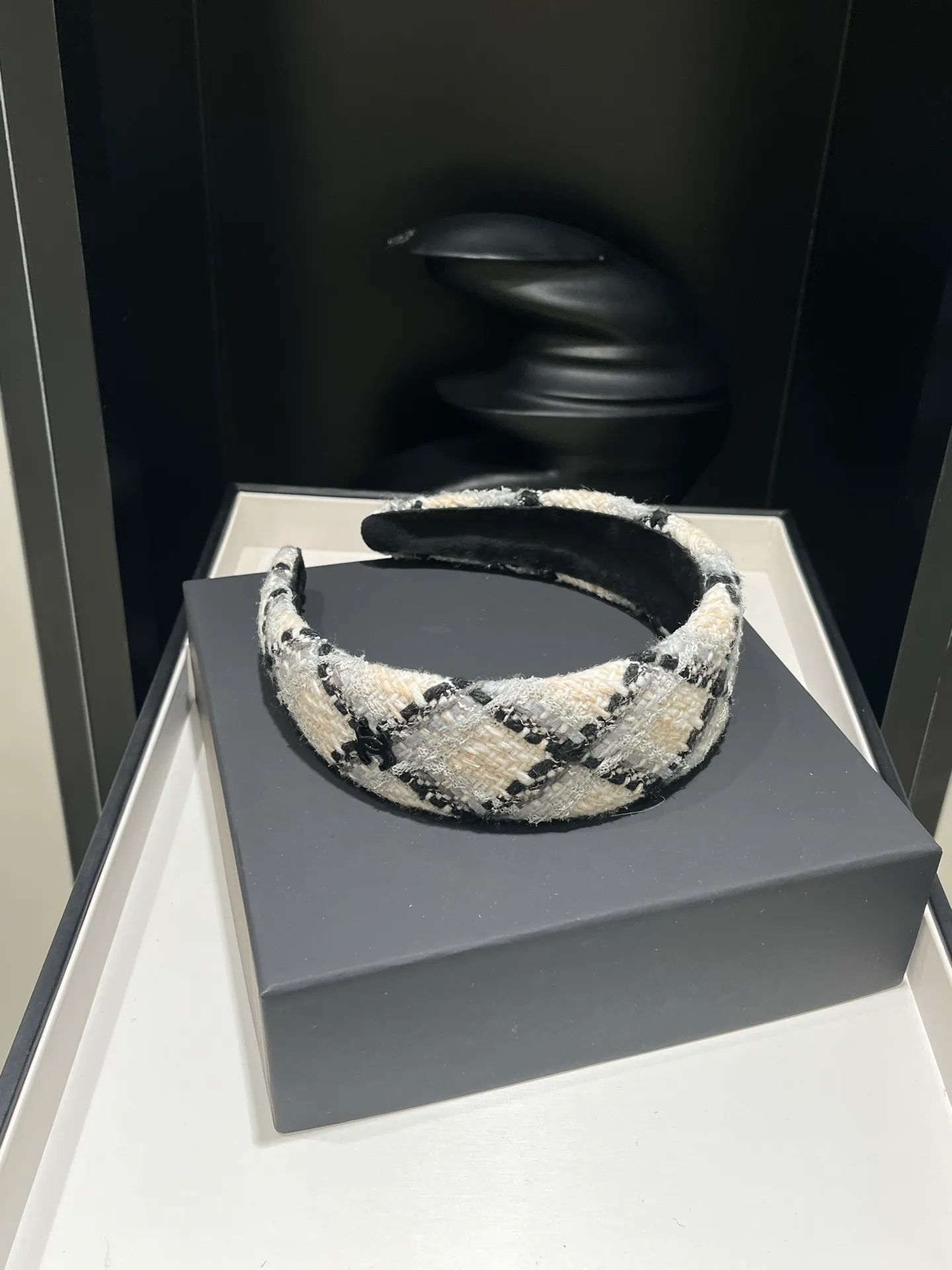 Головные Уборы Chanel 17643125