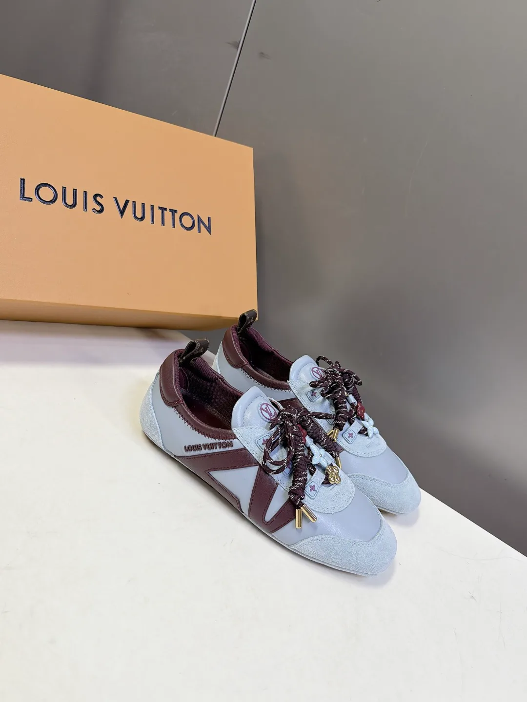 Кроссовки Женские Louis Vuitton 18005457