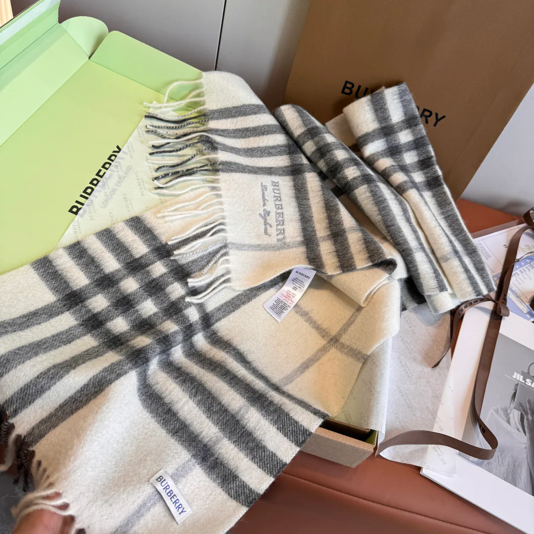 Шарфы Burberry 4549912