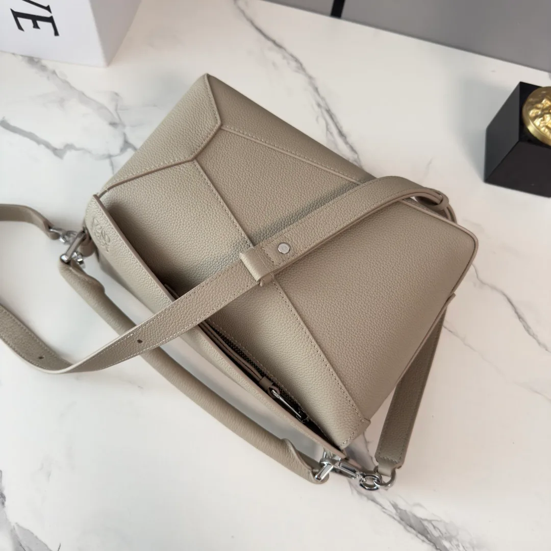 Классические Сумки Женские Loewe 13401795