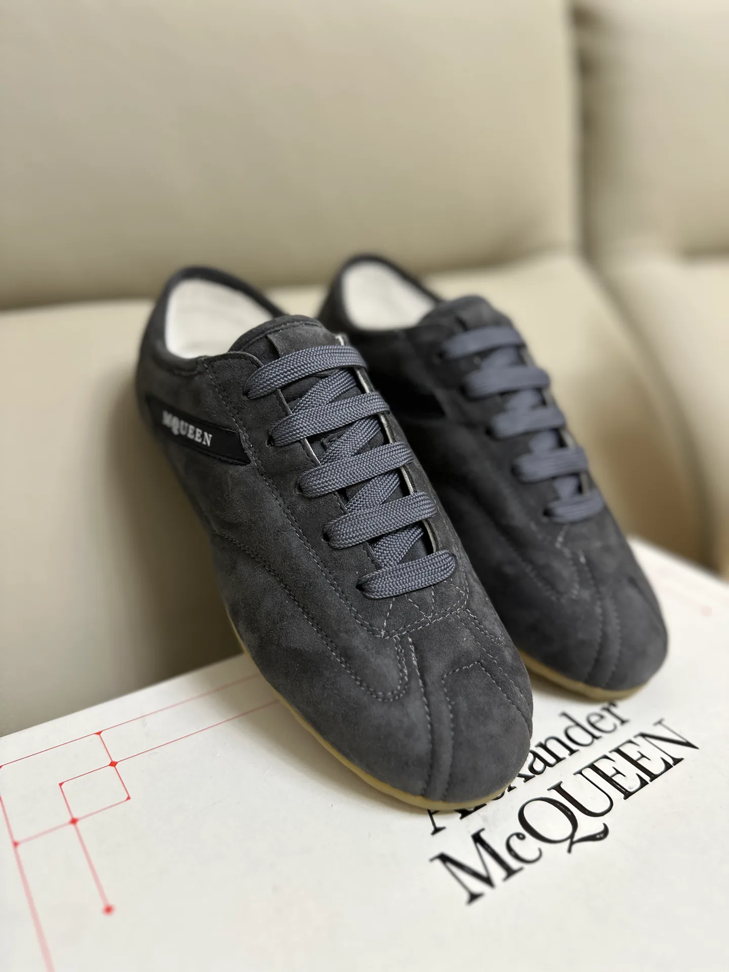 Кроссовки Женские Alexander Mcqueen 18616728