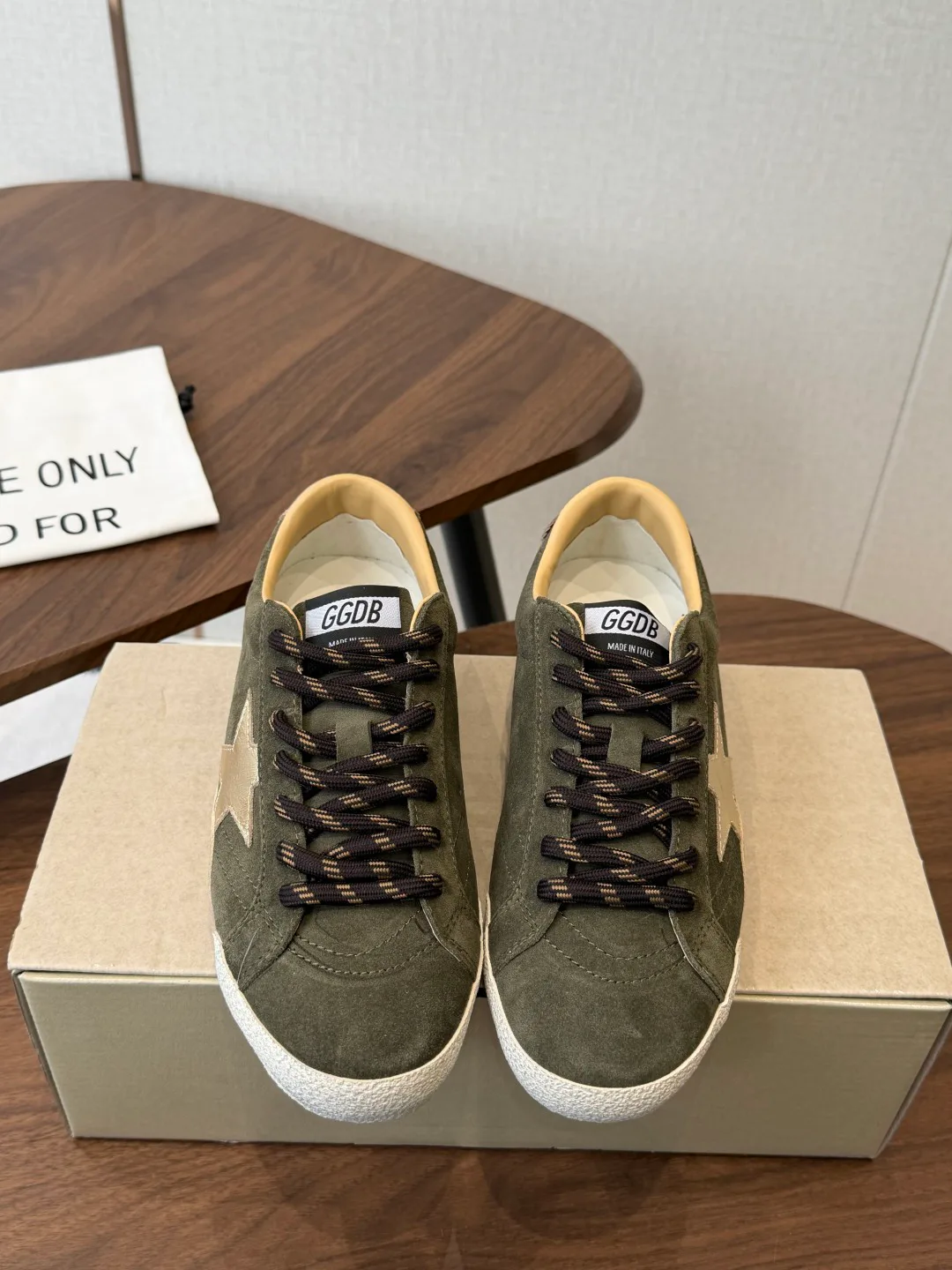 Кроссовки Женские Golden Goose 18687333