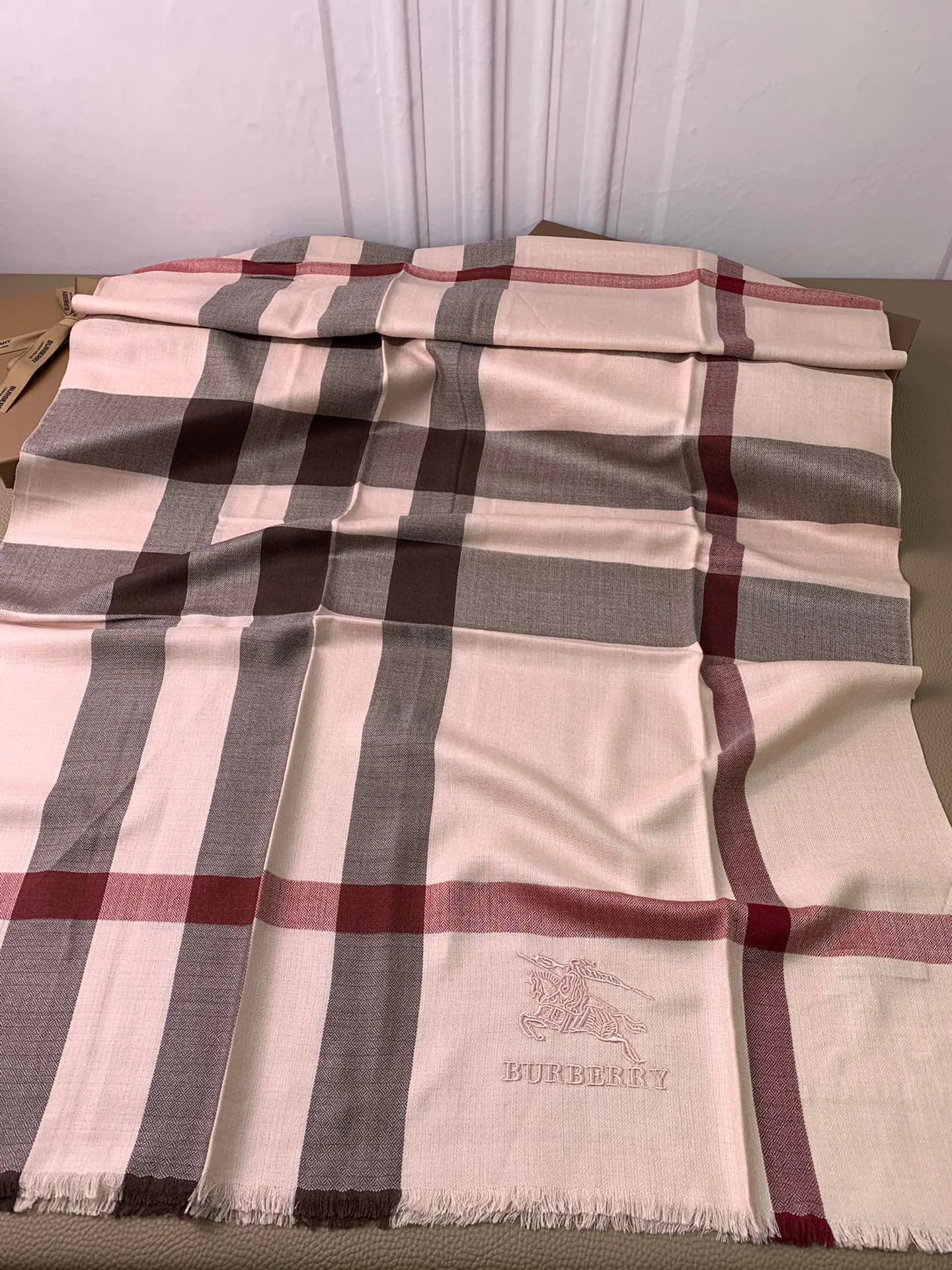 Шарфы Burberry 438469