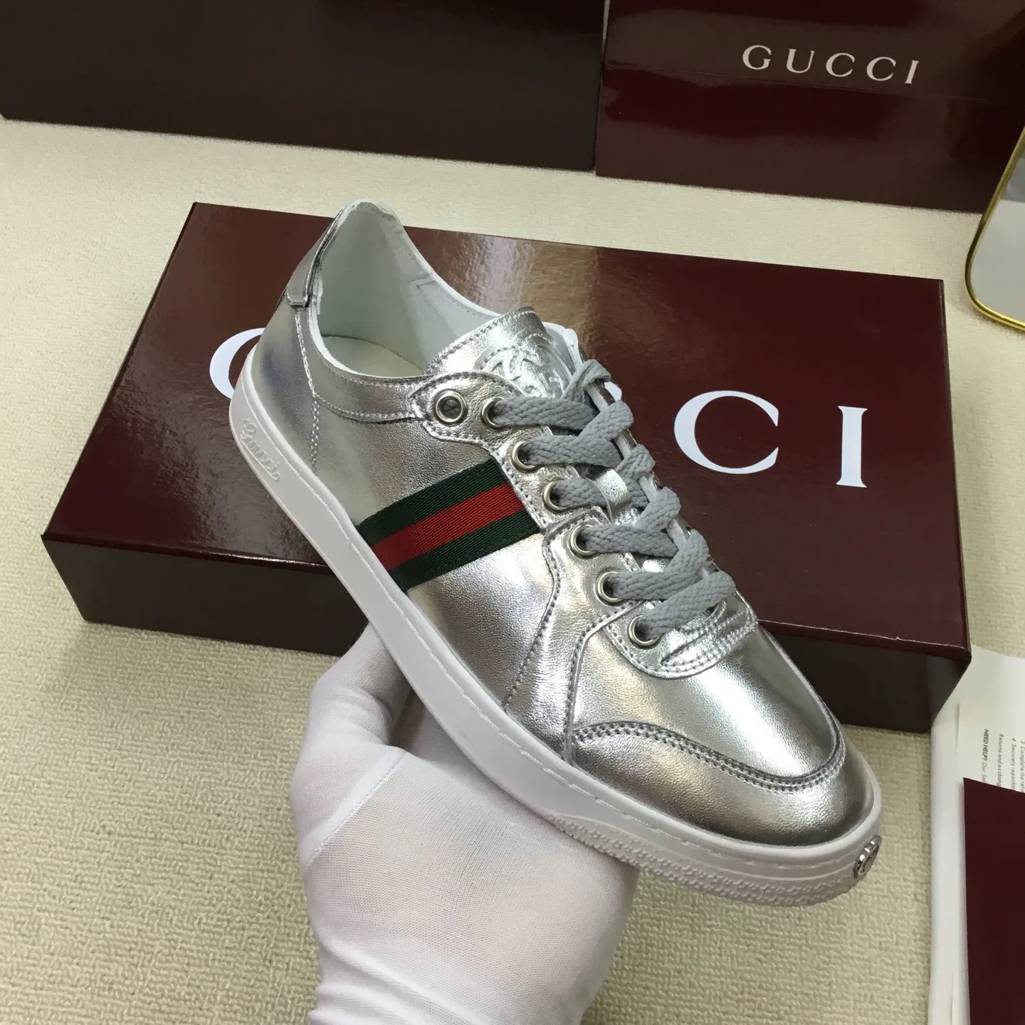 Кроссовки Женские Gucci 16893685