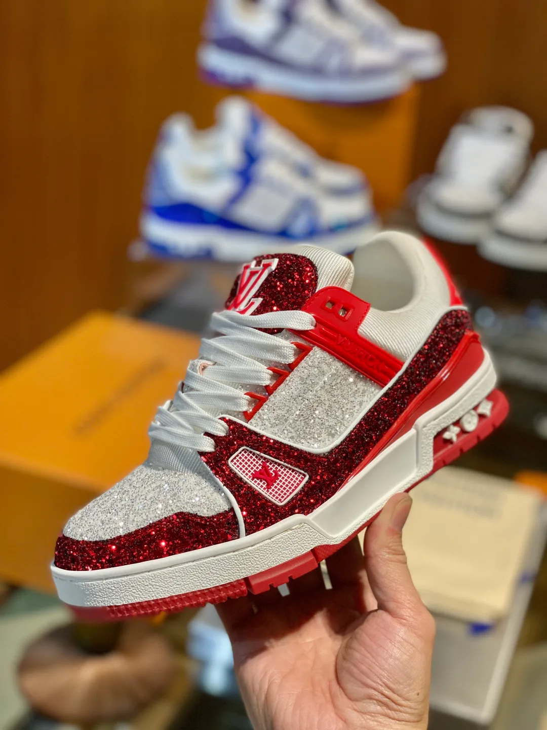 Кроссовки Женские Louis Vuitton 10383692