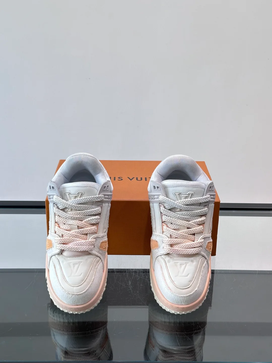Кроссовки Женские Louis Vuitton 13580305