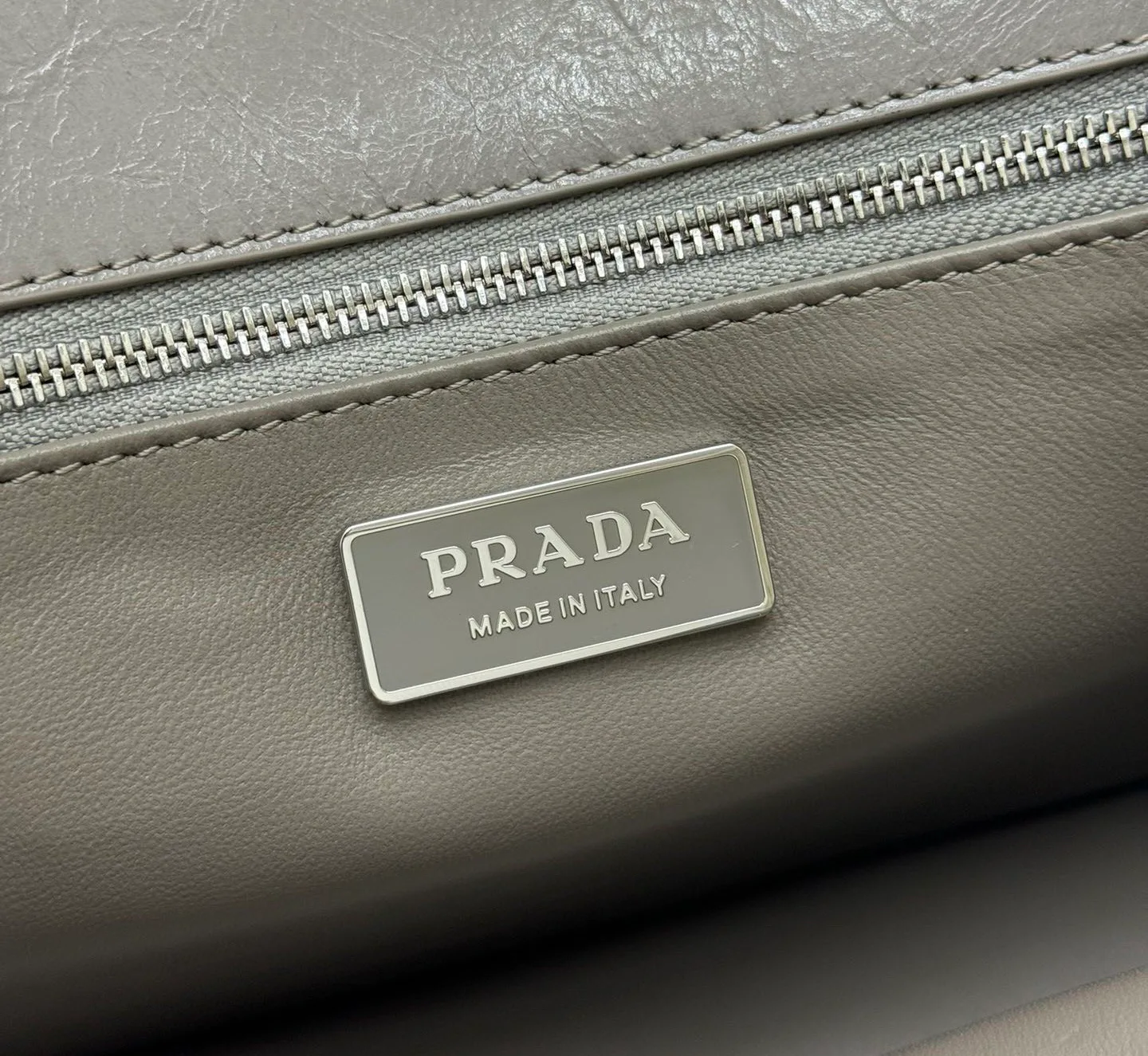 Классические Сумки Женские Prada 11462450