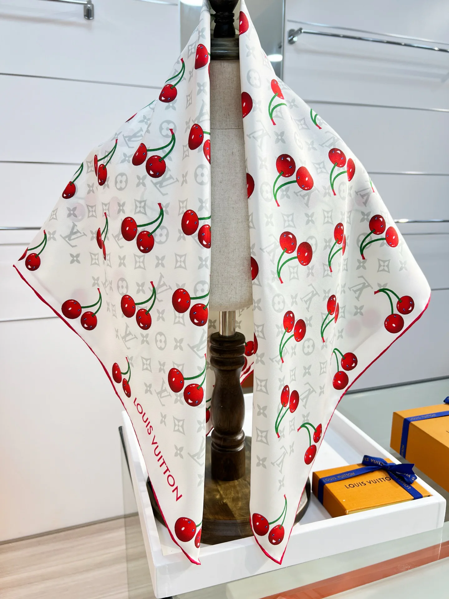 Шарфы Louis Vuitton 401805