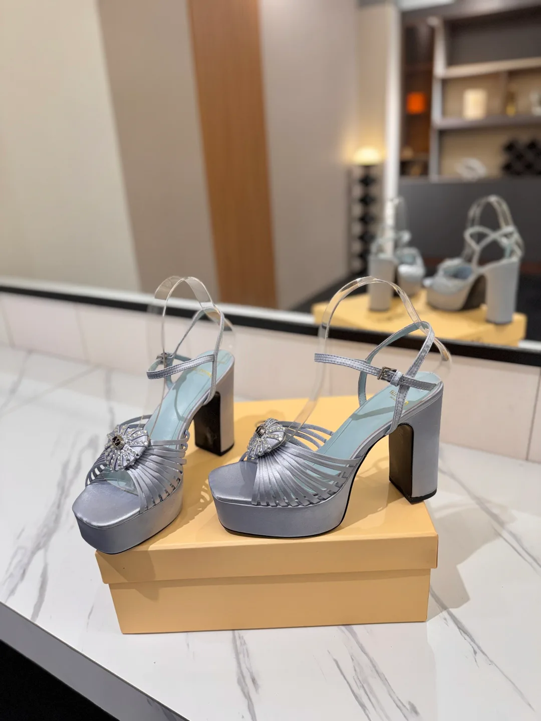 Босоножки Женские Valentino 18134892