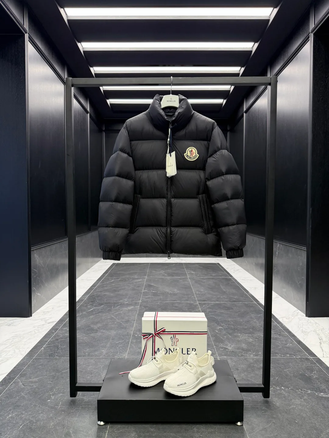 Куртки И Пуховики Мужские Moncler 17918146