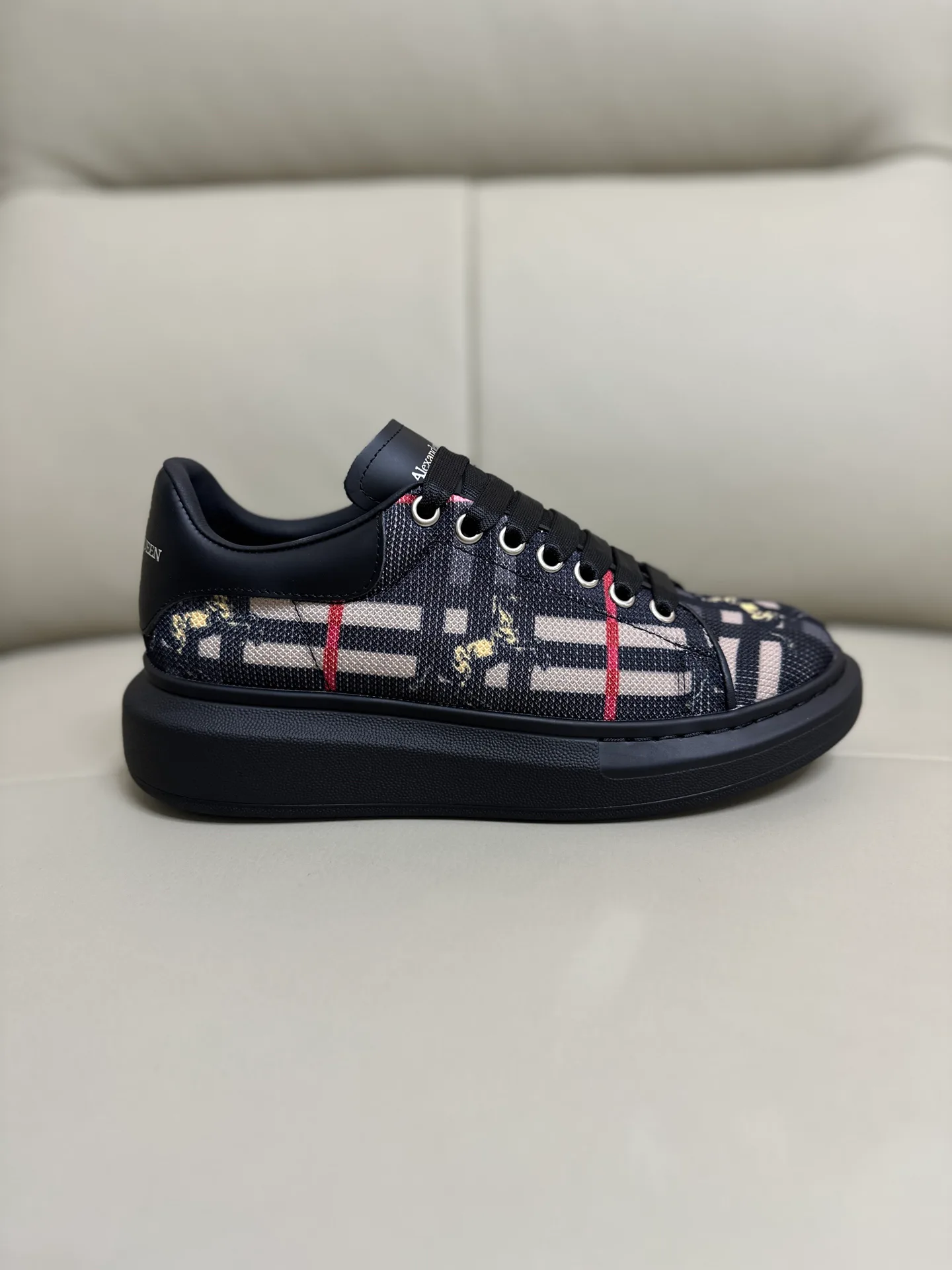 Кроссовки Женские Alexander Mcqueen 18616717
