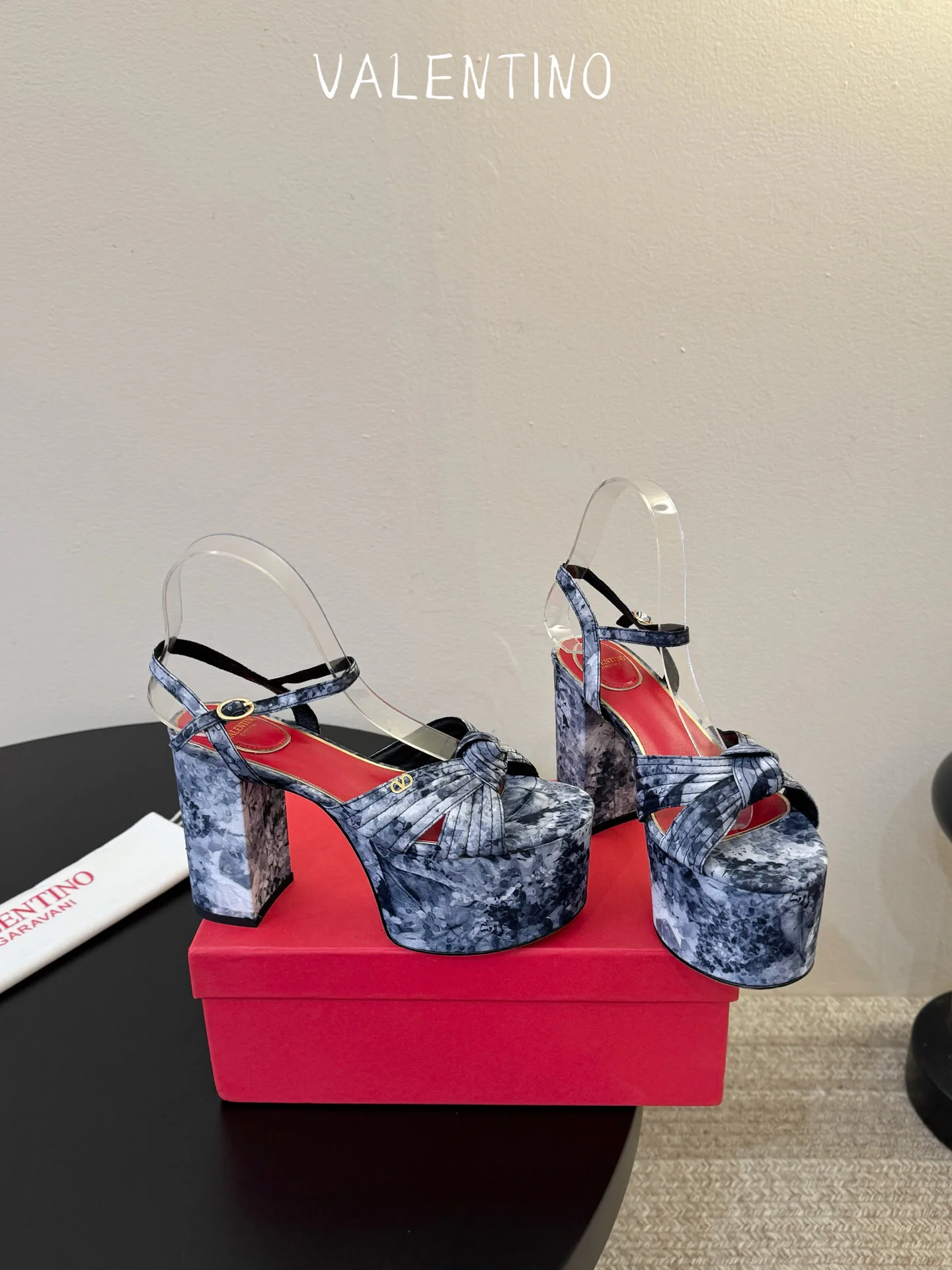 Босоножки Женские Valentino 17396961