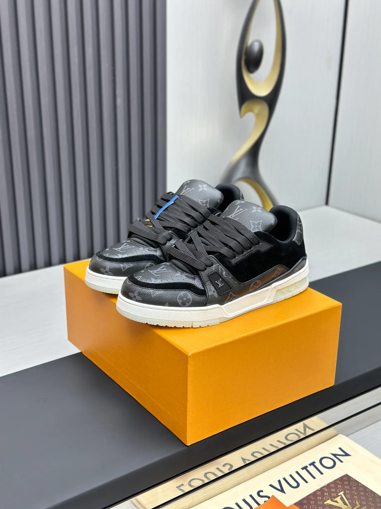 Кроссовки Женские Louis Vuitton 9581173