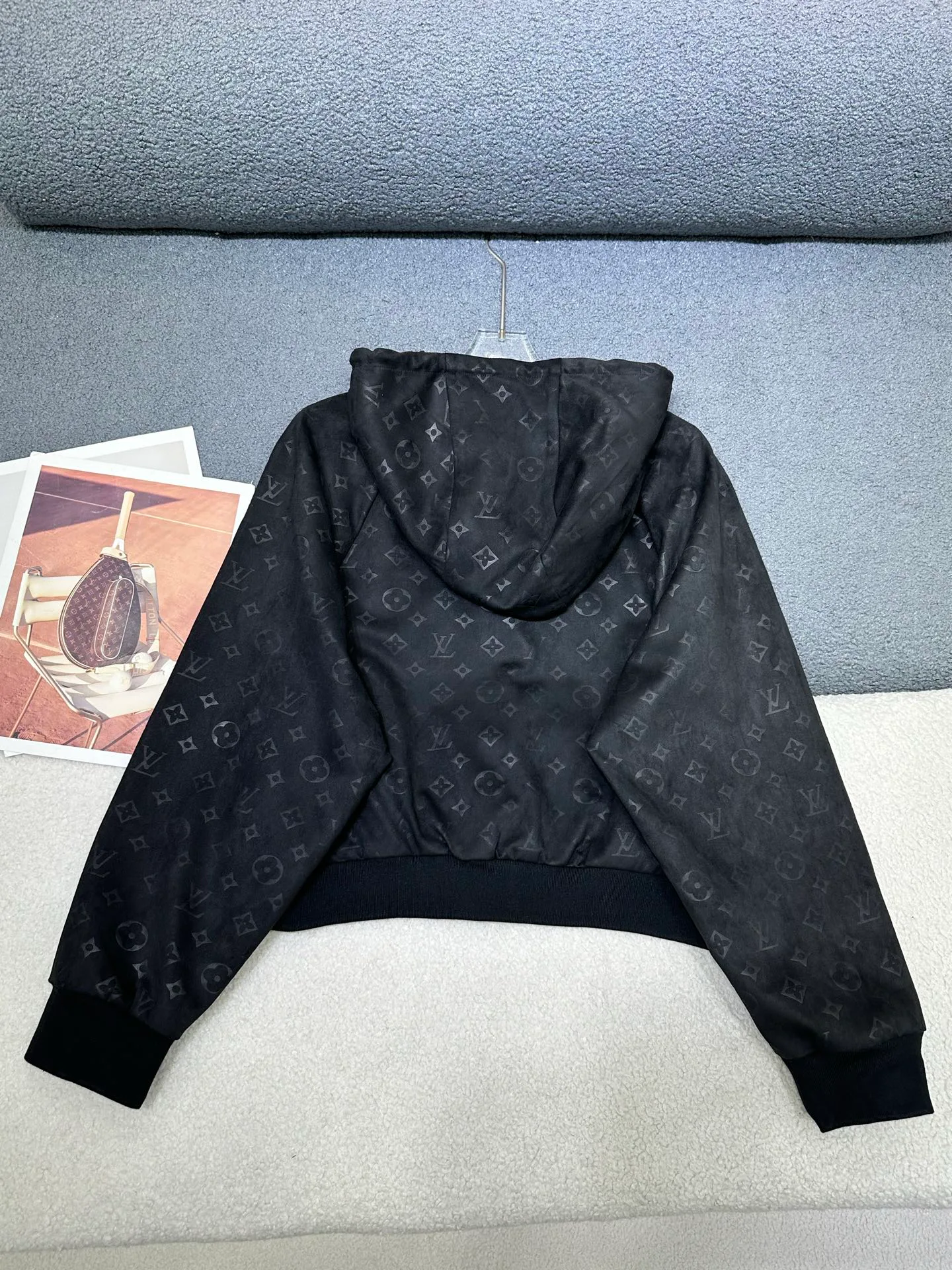 Куртки И Пуховики Женские Louis Vuitton 18594341