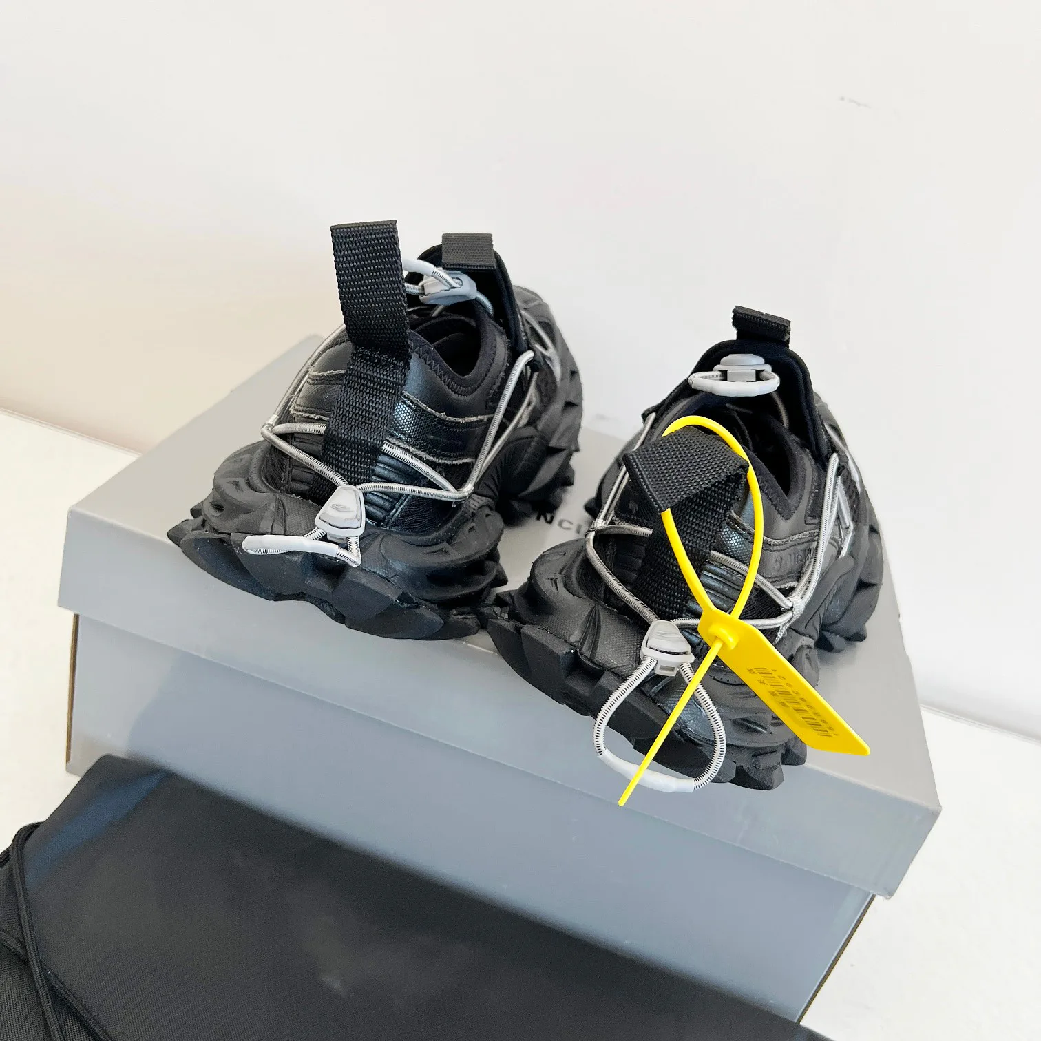 Кроссовки Женские Balenciaga 6428091