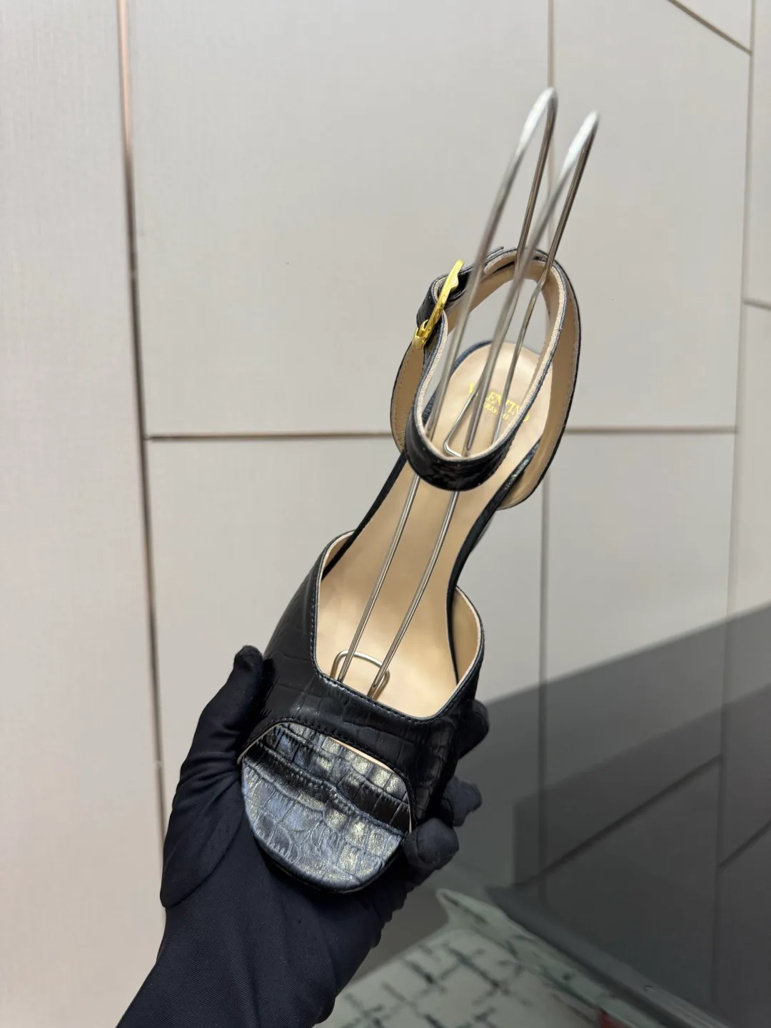 Босоножки Женские Valentino 18048997