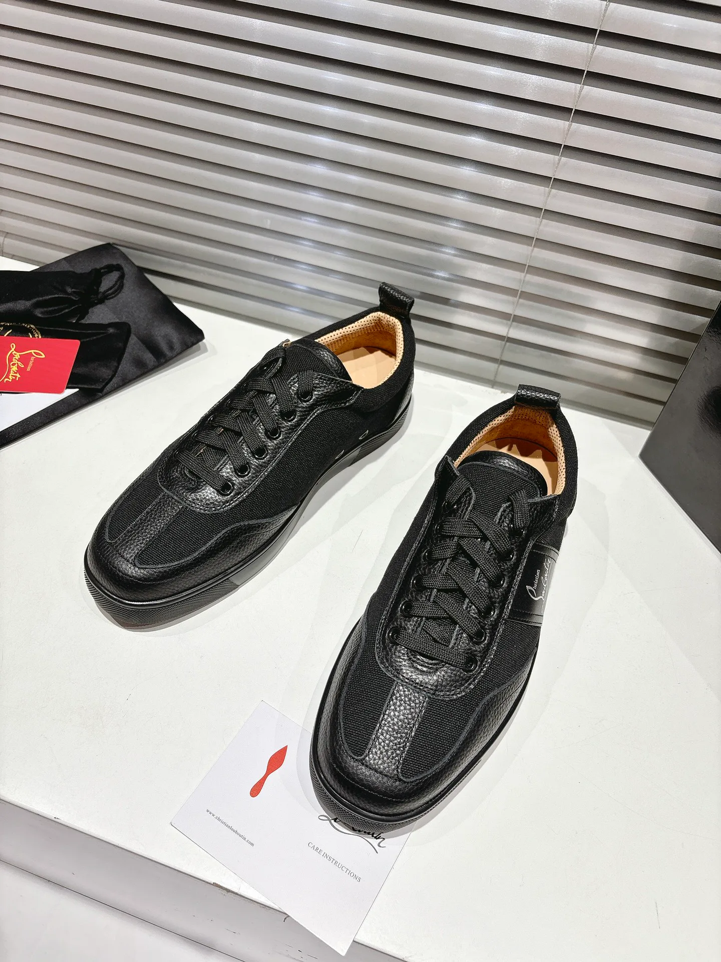 Кроссовки Женские Christian Louboutin 18835413