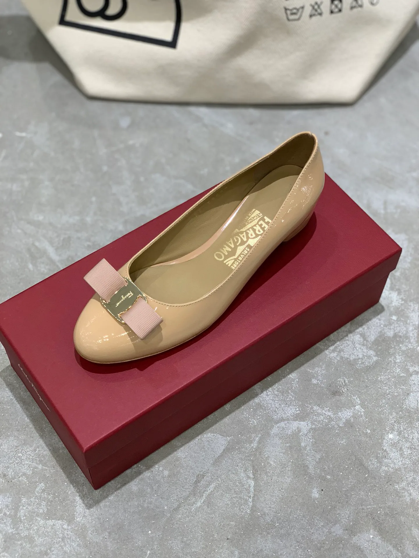 Балетки Женские Salvatore Ferragamo 18340674
