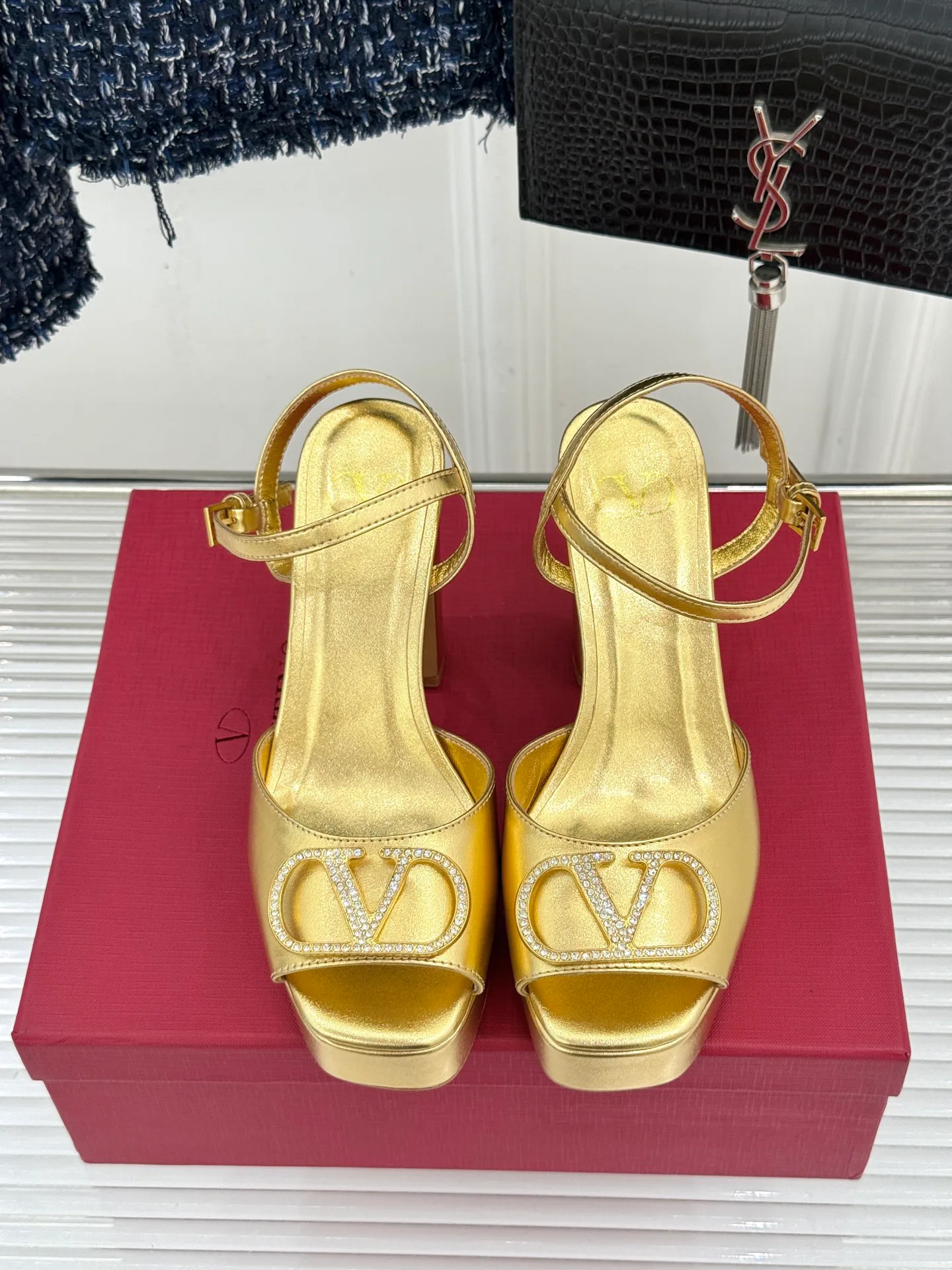 Босоножки Женские Valentino 19577241