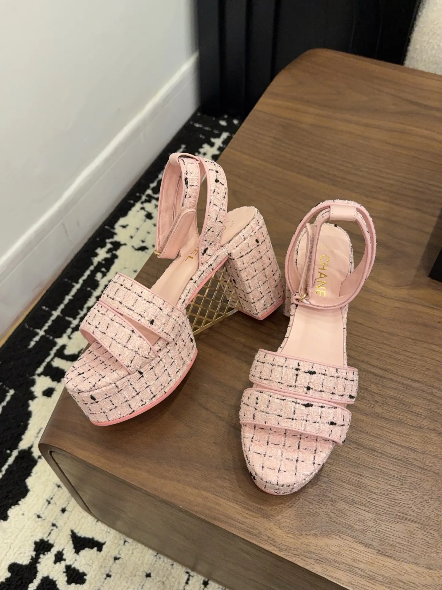 Босоножки Женские Chanel 10807688