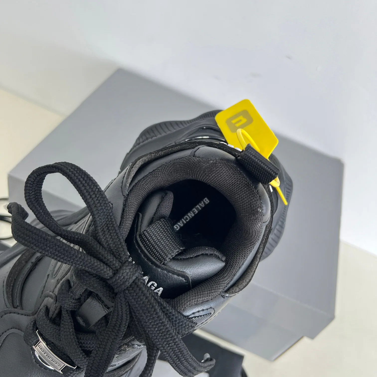 Кроссовки Женские Balenciaga 6428084