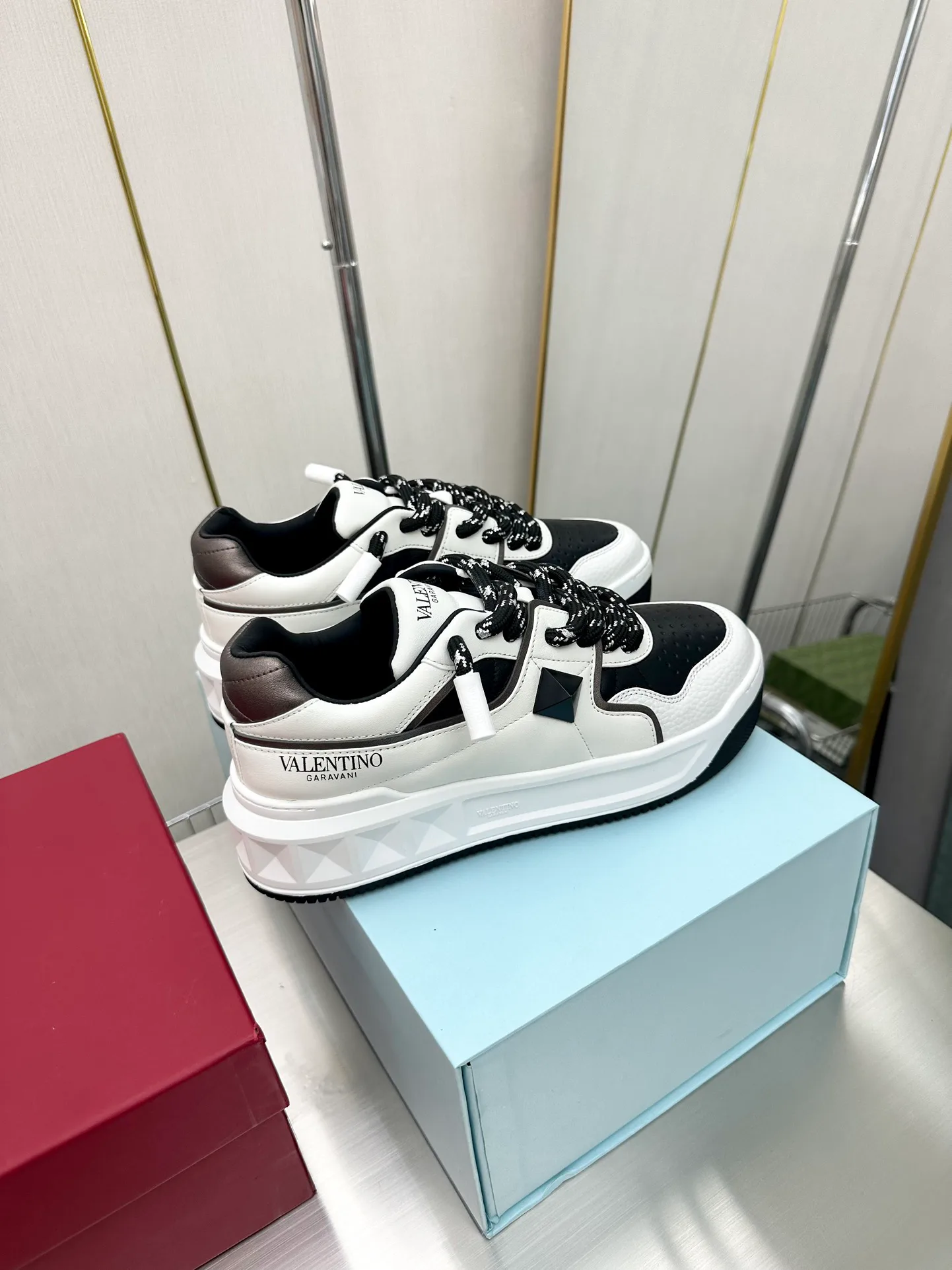 Кроссовки Женские Valentino 17955024