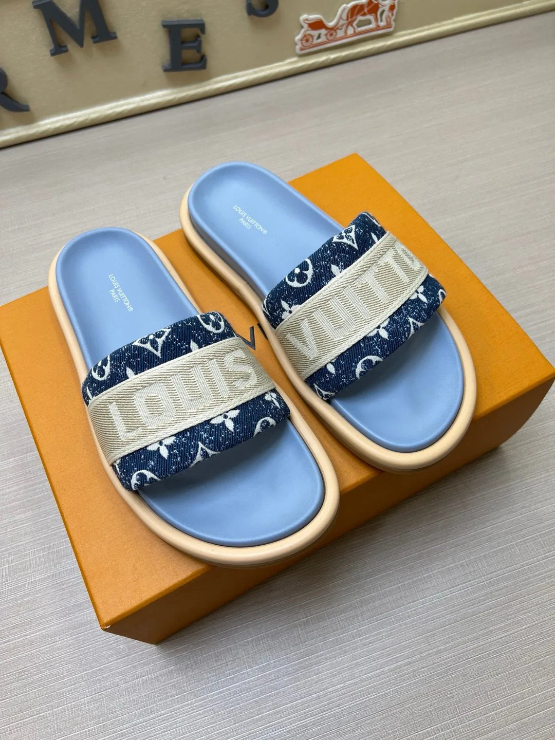 Шлепанцы Женские Louis Vuitton 9801517