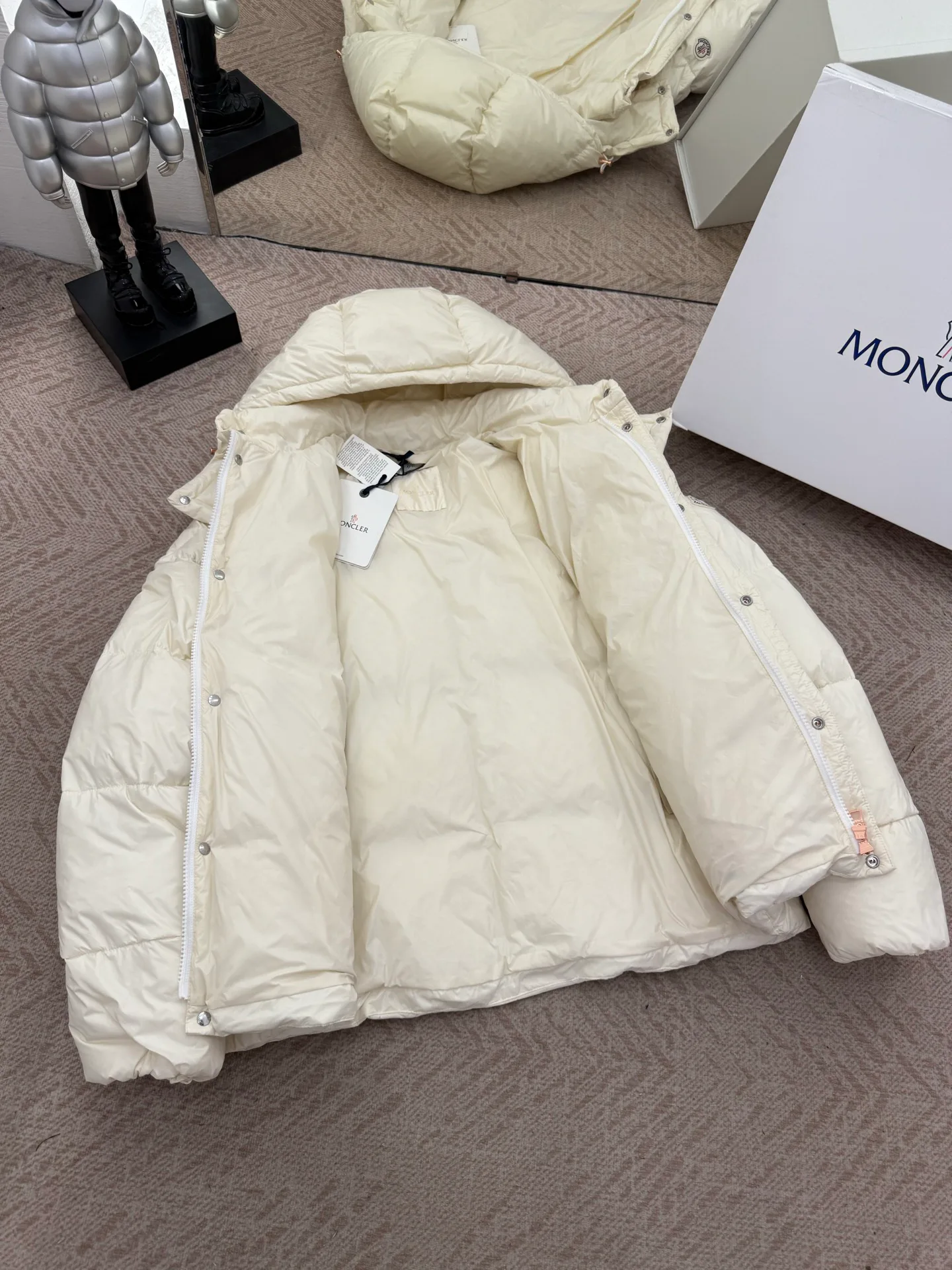 Куртки И Пуховики Женские Moncler 18825225