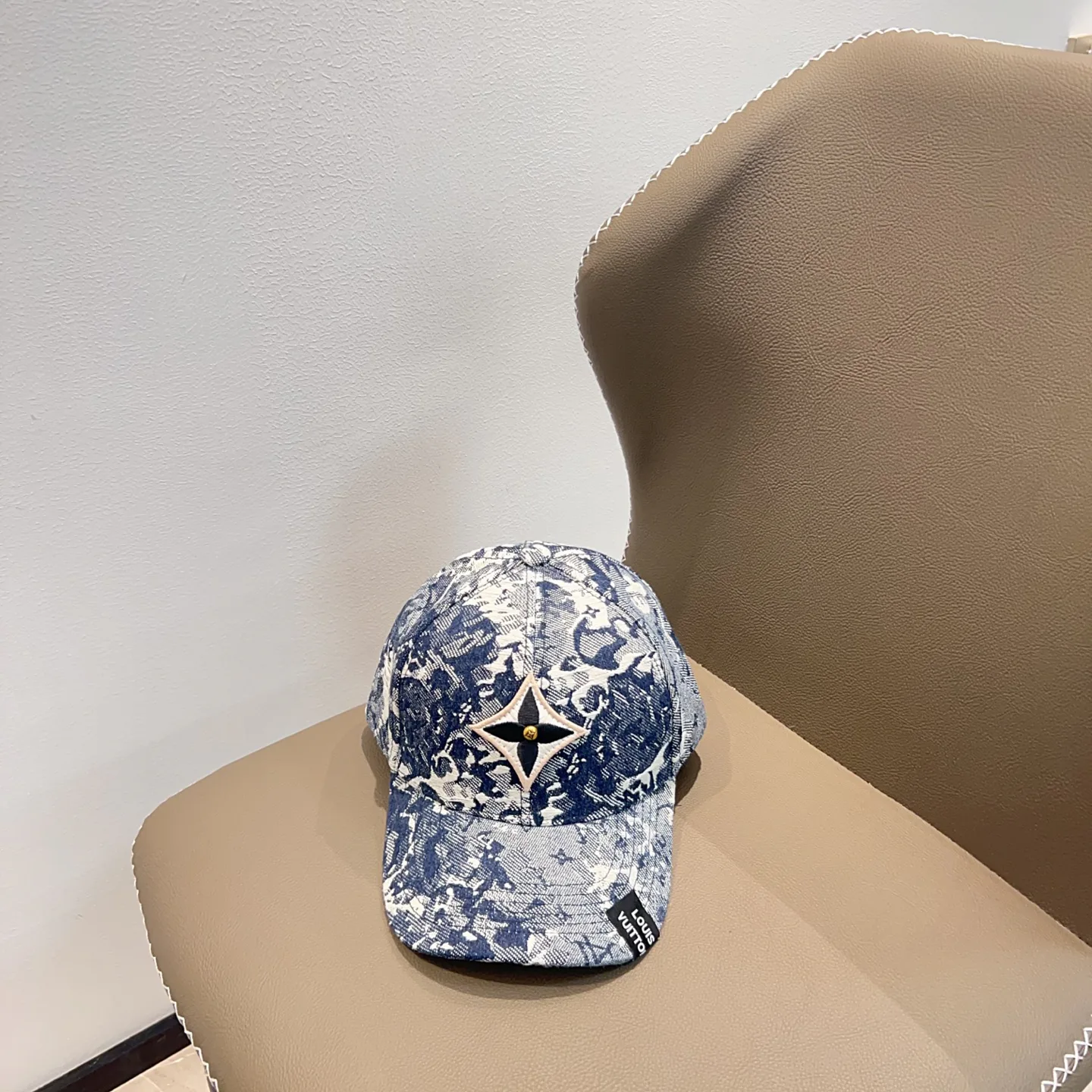 Головные Уборы Louis Vuitton 18875