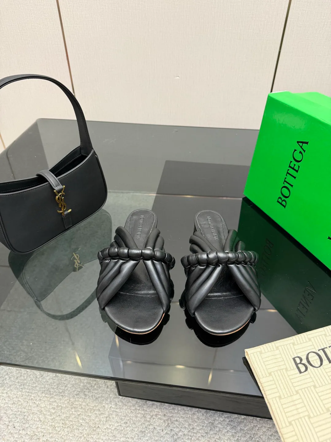 Шлепанцы Женские Bottega Veneta 9632682