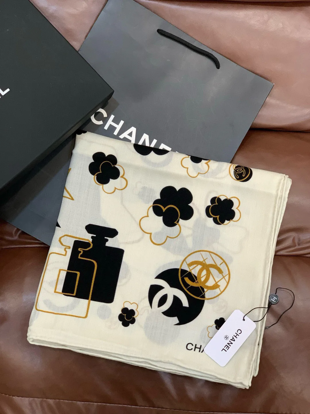 Платки Chanel 18627035