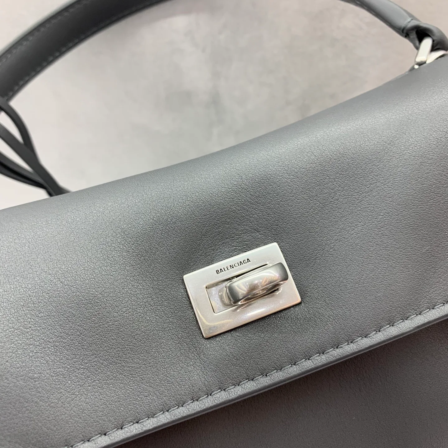 Классические Сумки Женские Balenciaga 18136510