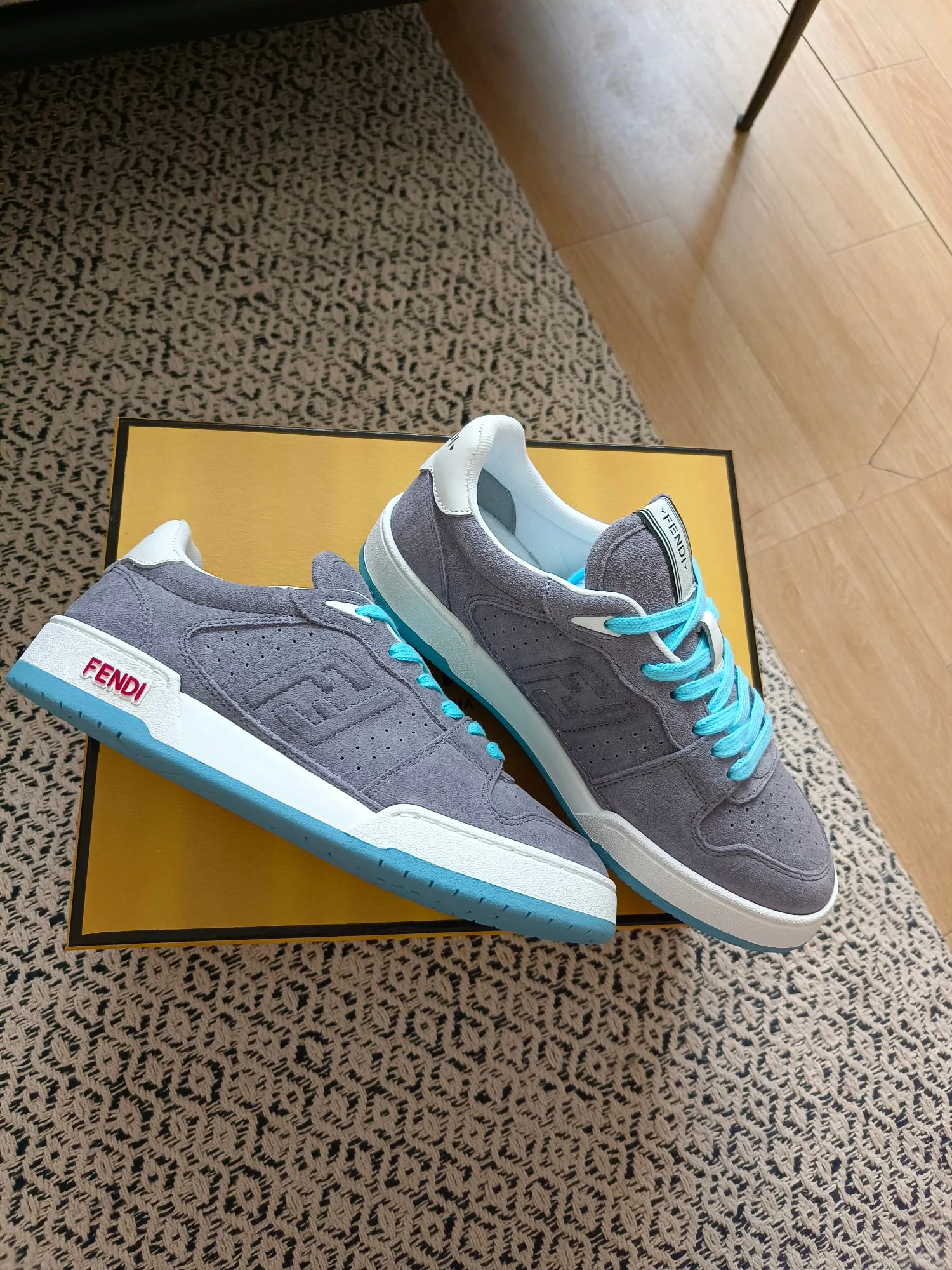 Кроссовки Женские Fendi 18425930