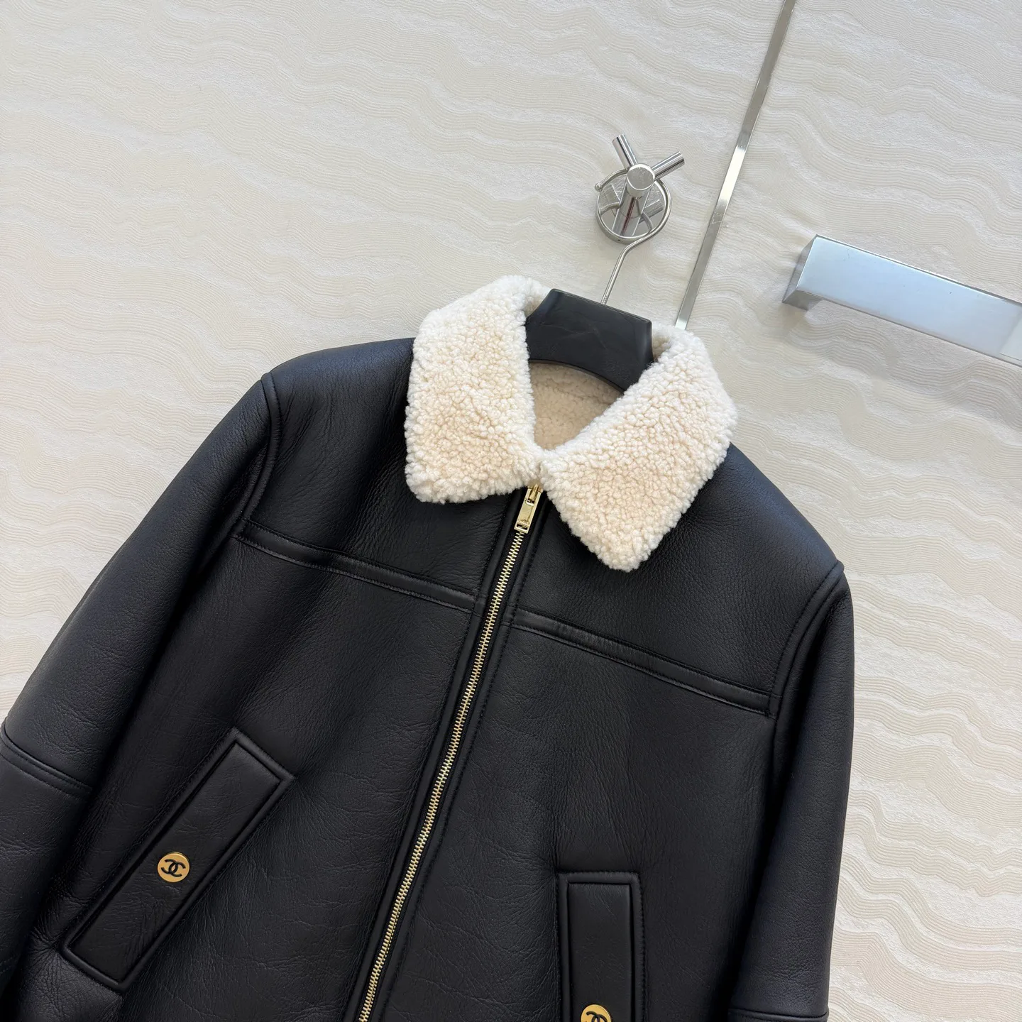 Кожаные Куртки И Дублёнки Женские Chanel 18601502