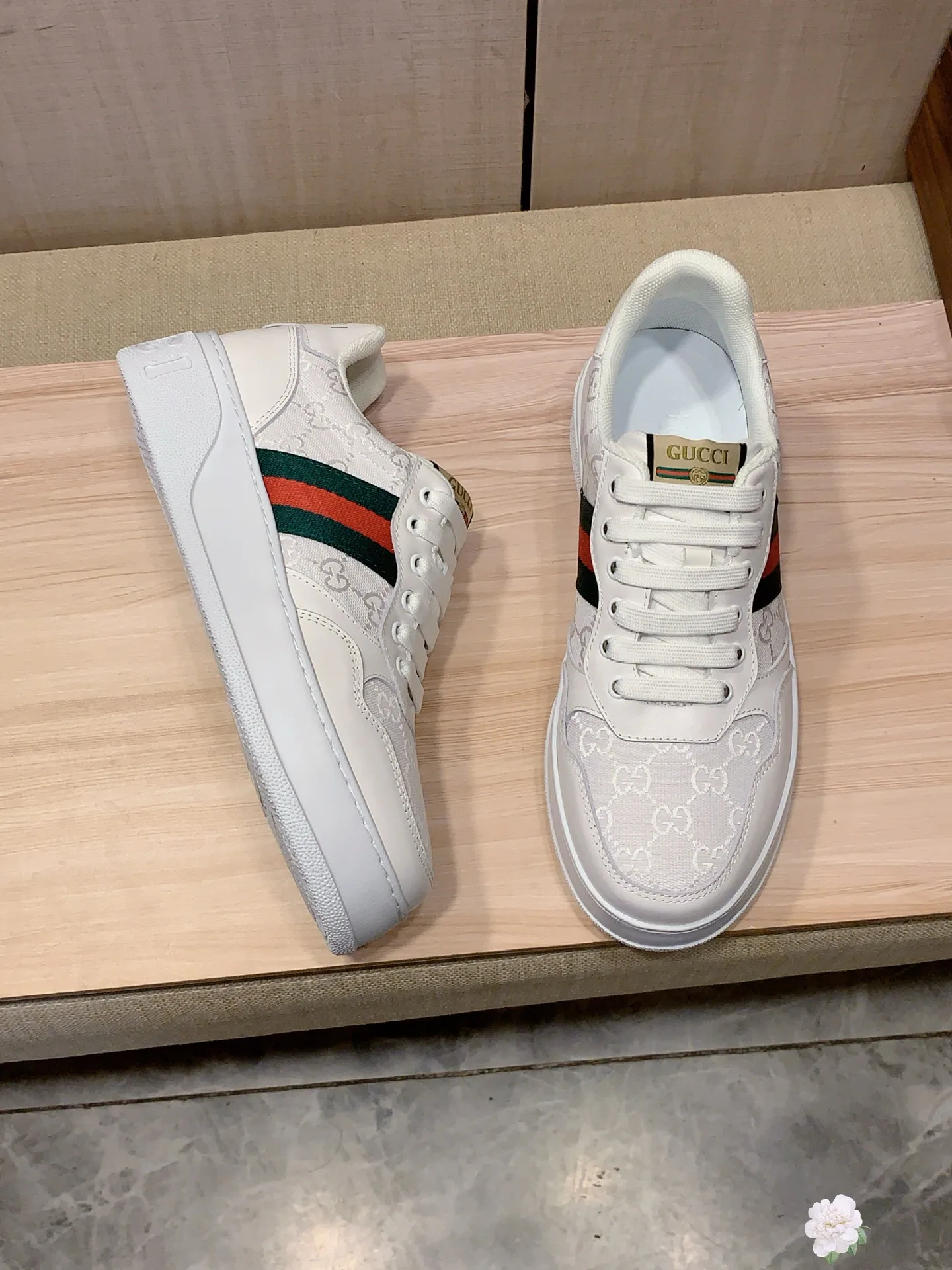 Кроссовки Женские Gucci 438049