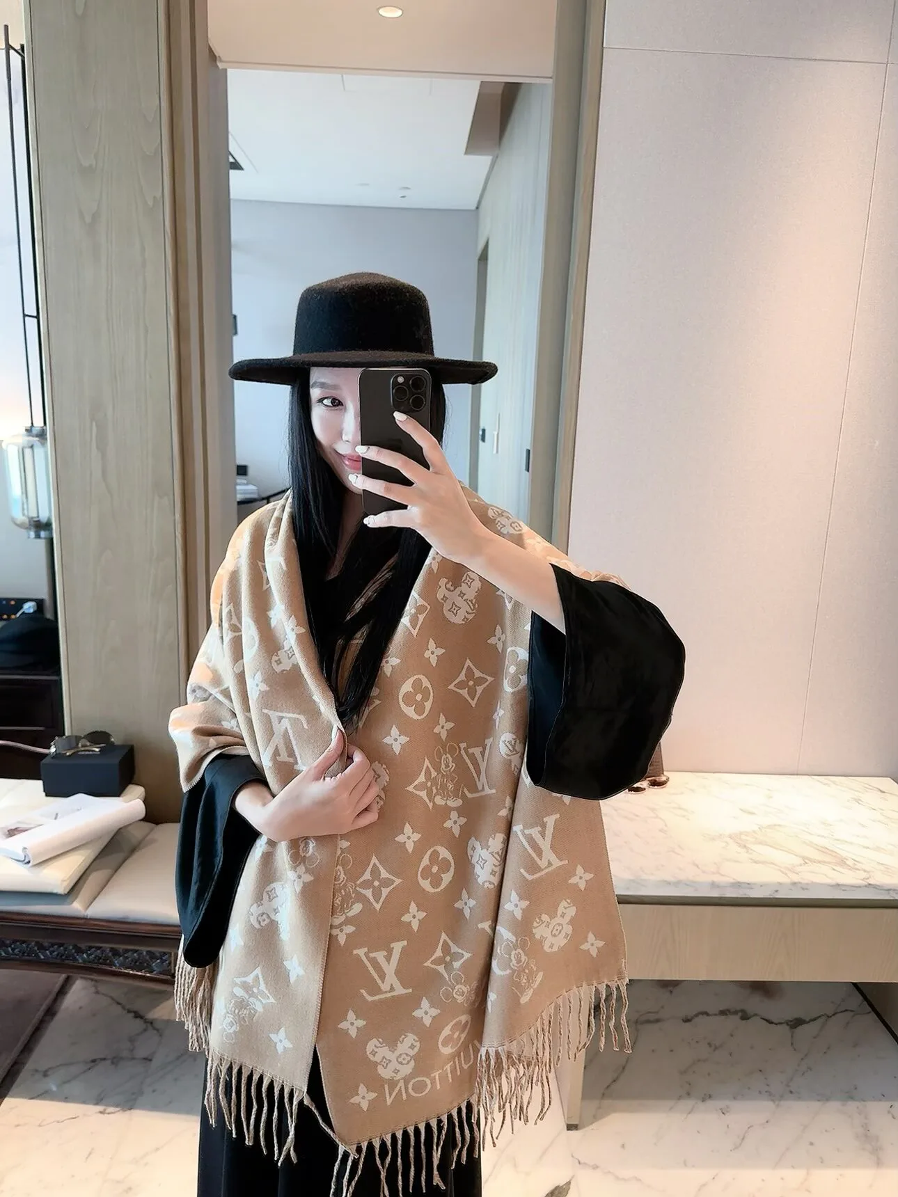Шарфы Louis Vuitton 18647292