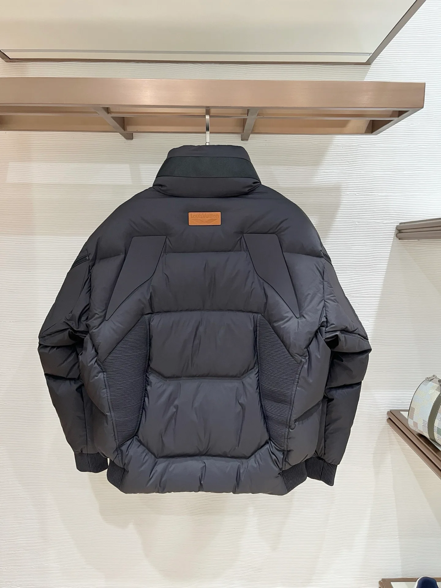 Куртки И Пуховики Мужские Louis Vuitton 17930652