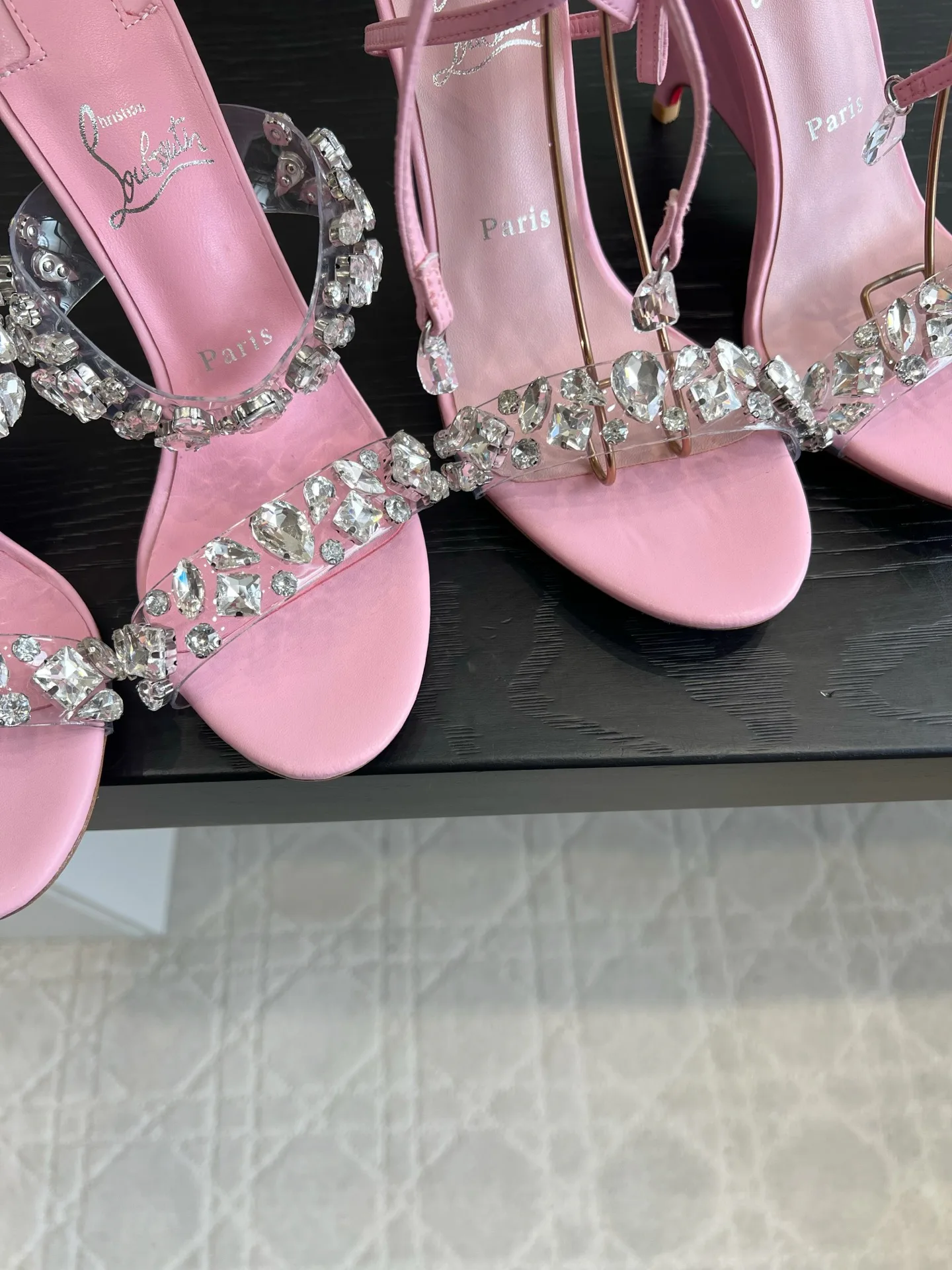 Босоножки Женские Christian Louboutin 18614261