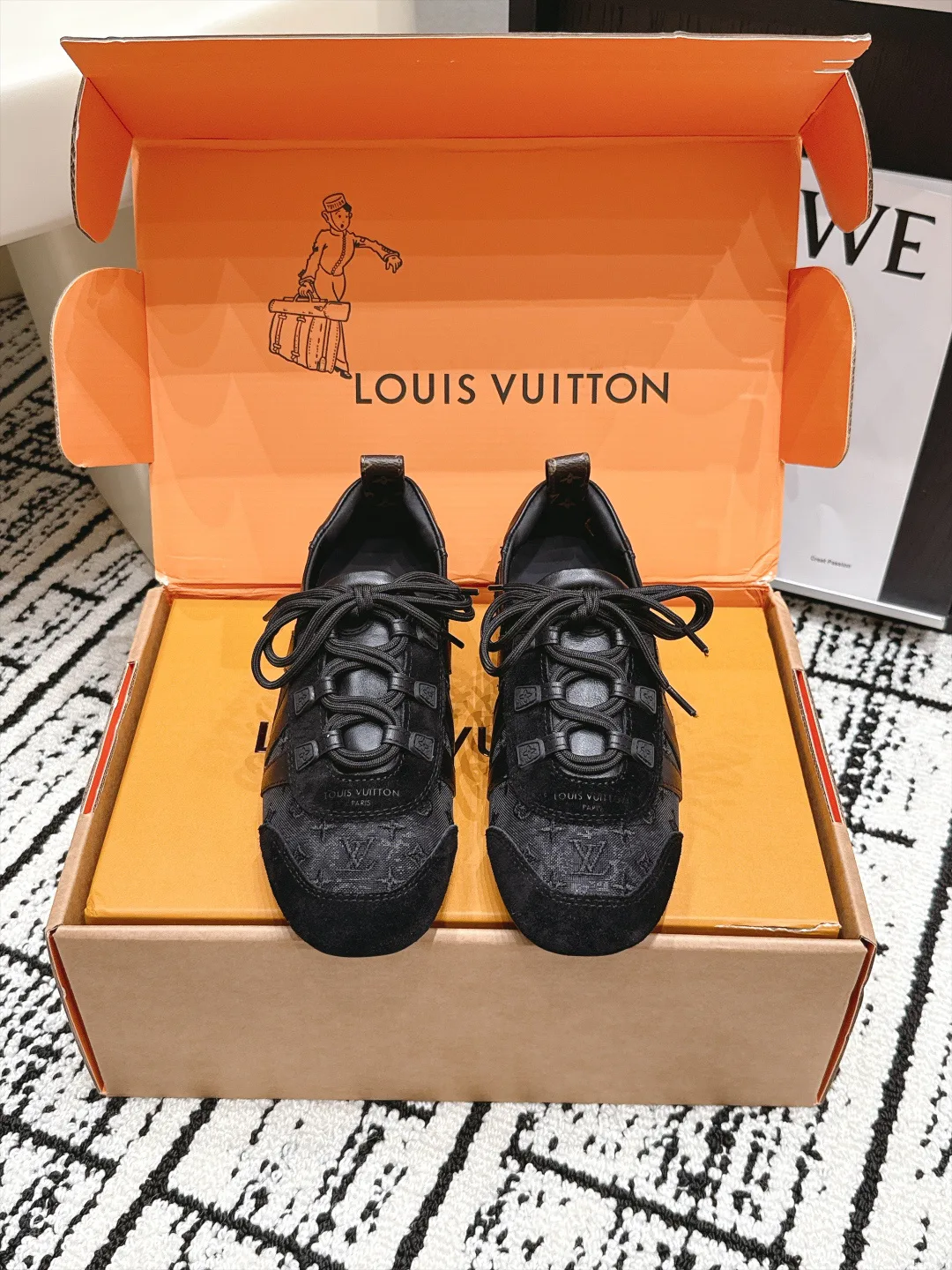 Кроссовки Женские Louis Vuitton 17895118