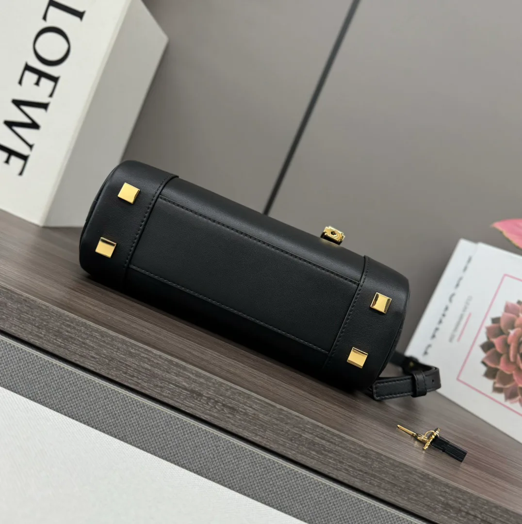 Классические Сумки Женские Loewe 11674479