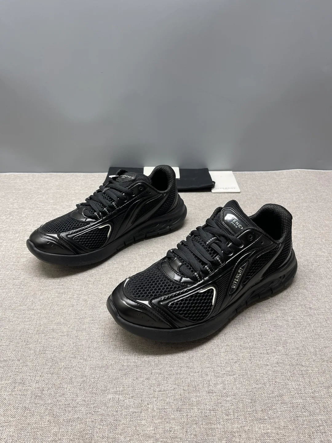 Кроссовки Мужские Givenchy 18934894