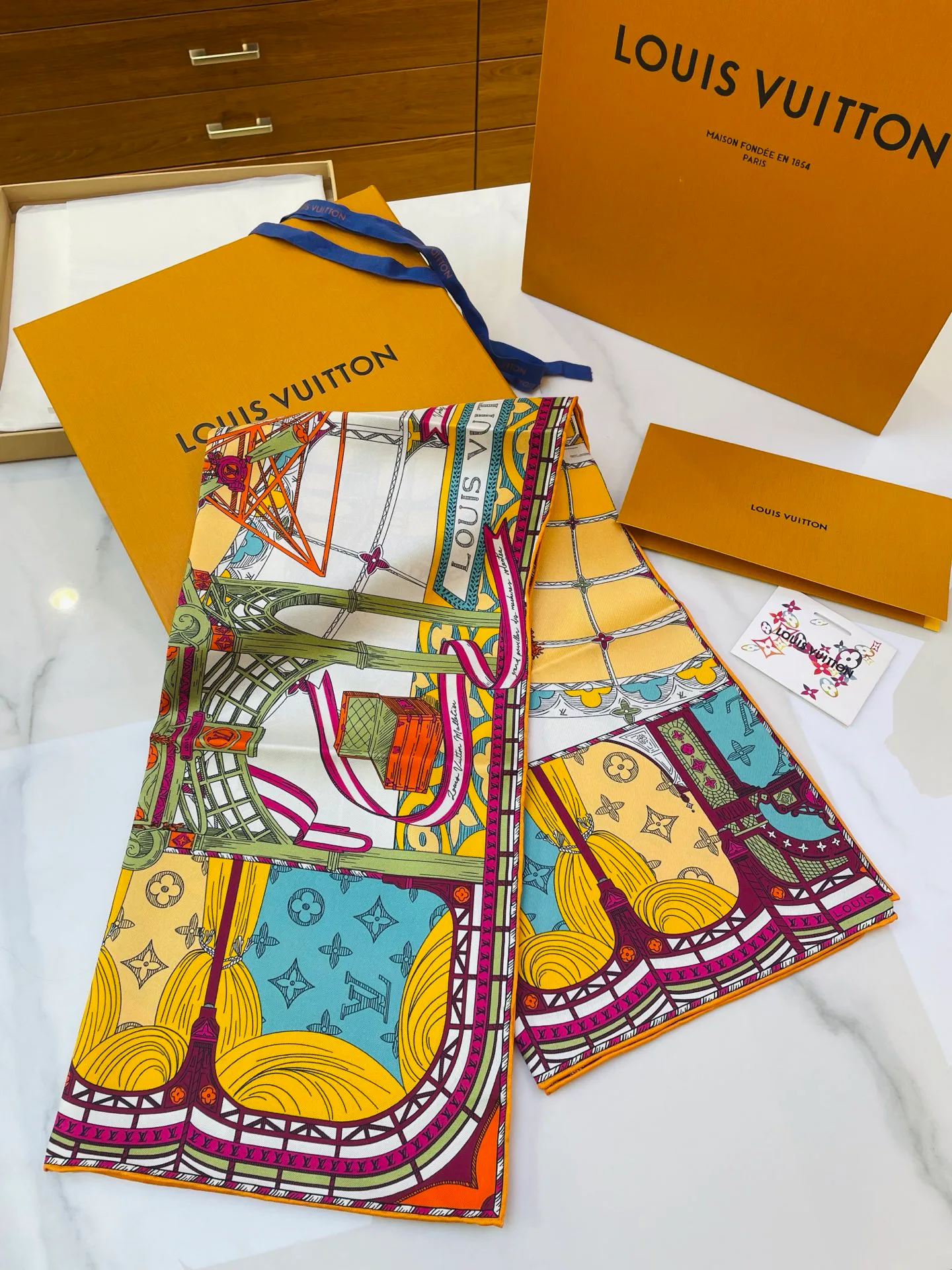 Шарфы Louis Vuitton 828389