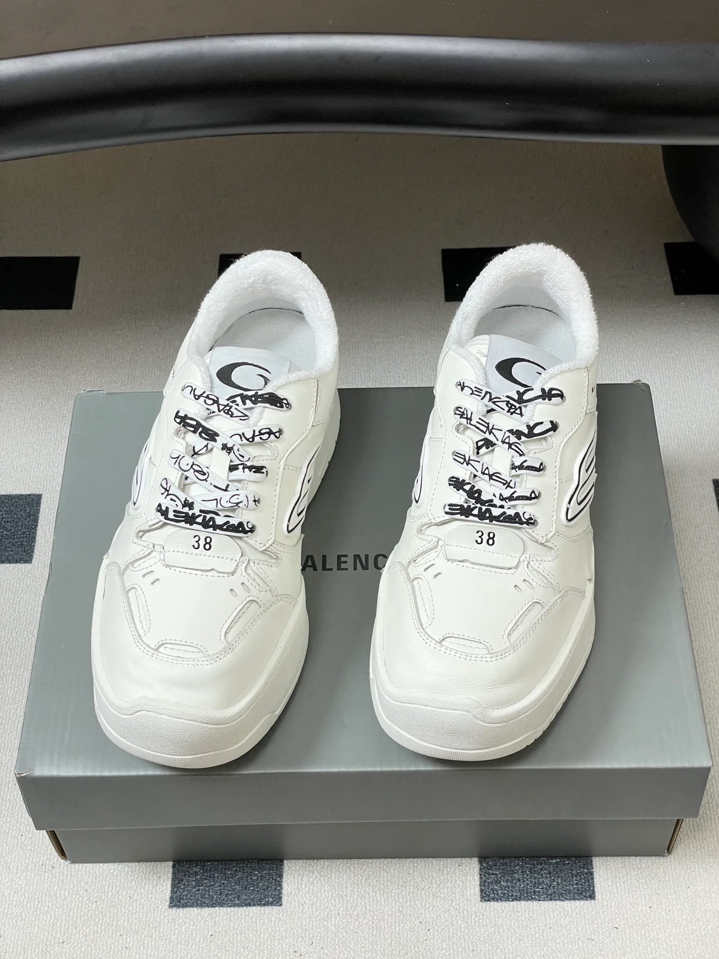 Кроссовки Женские Balenciaga 11680187