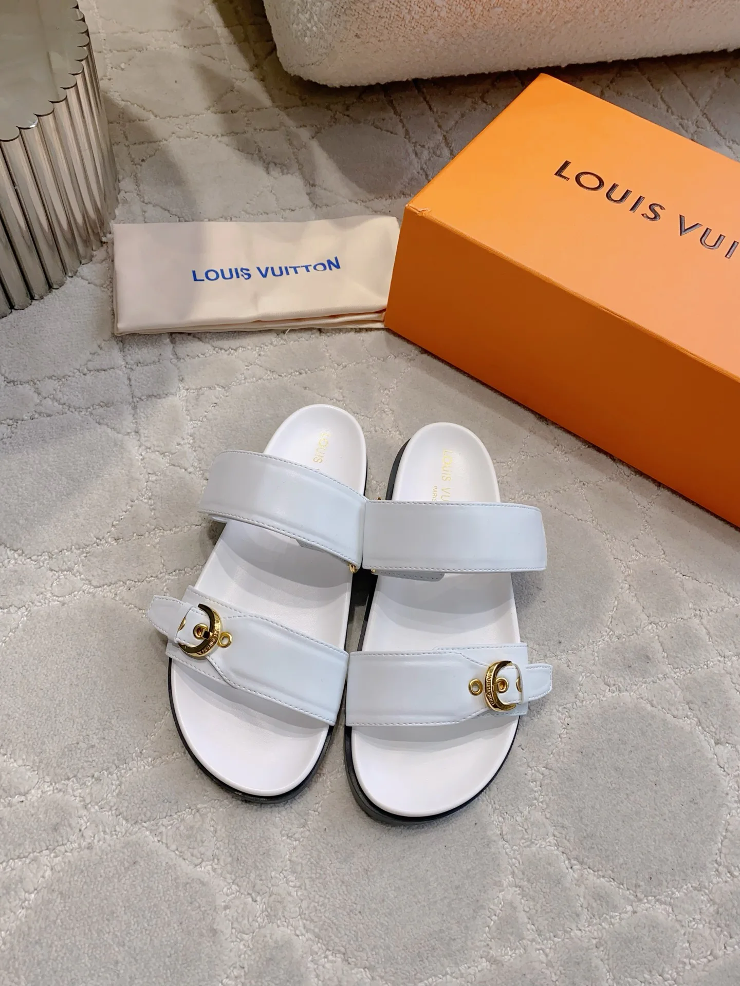 Шлепанцы Женские Louis Vuitton 11669396