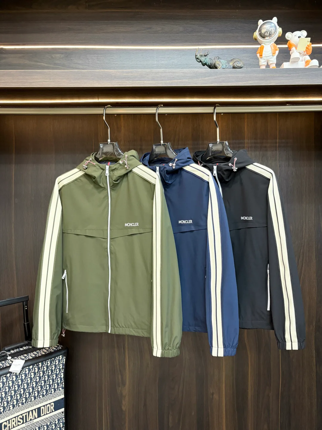 Куртки И Пуховики Женские Moncler 18157358