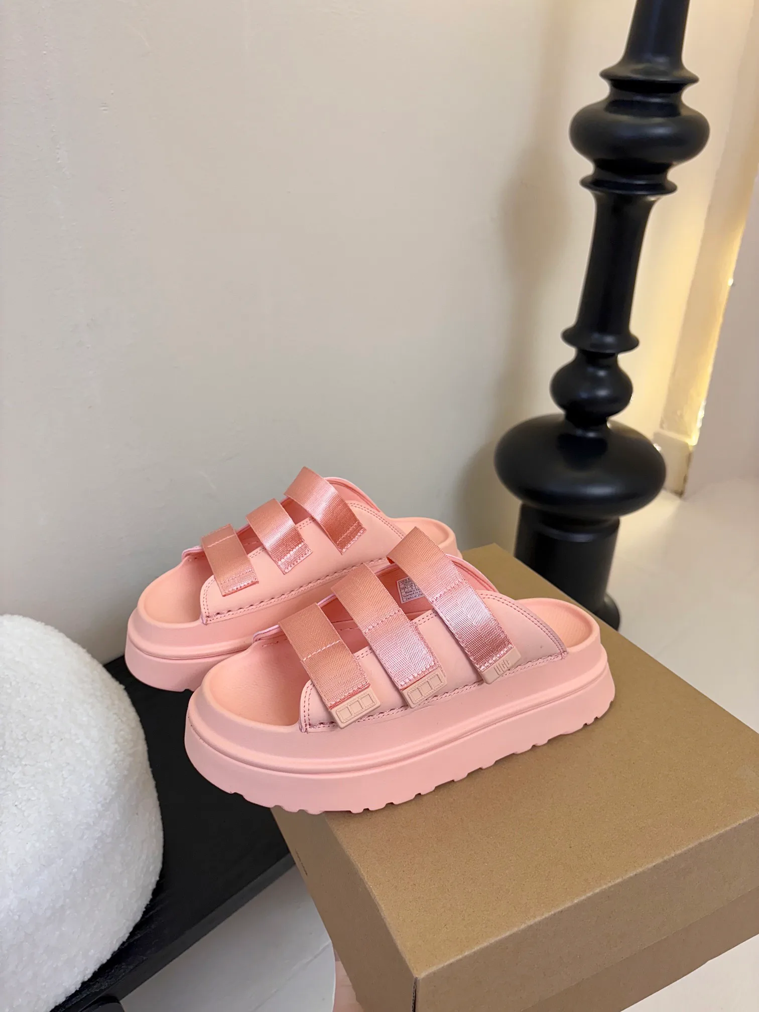 Шлепанцы Женские Ugg 302092