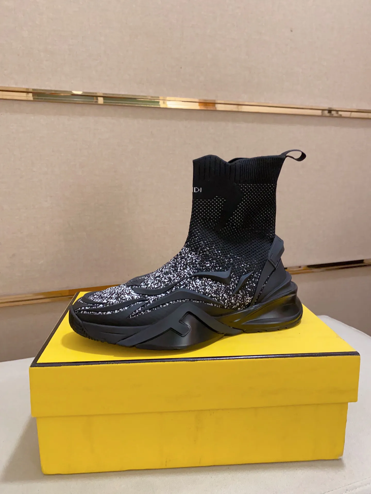 Кроссовки Мужские Fendi 77551