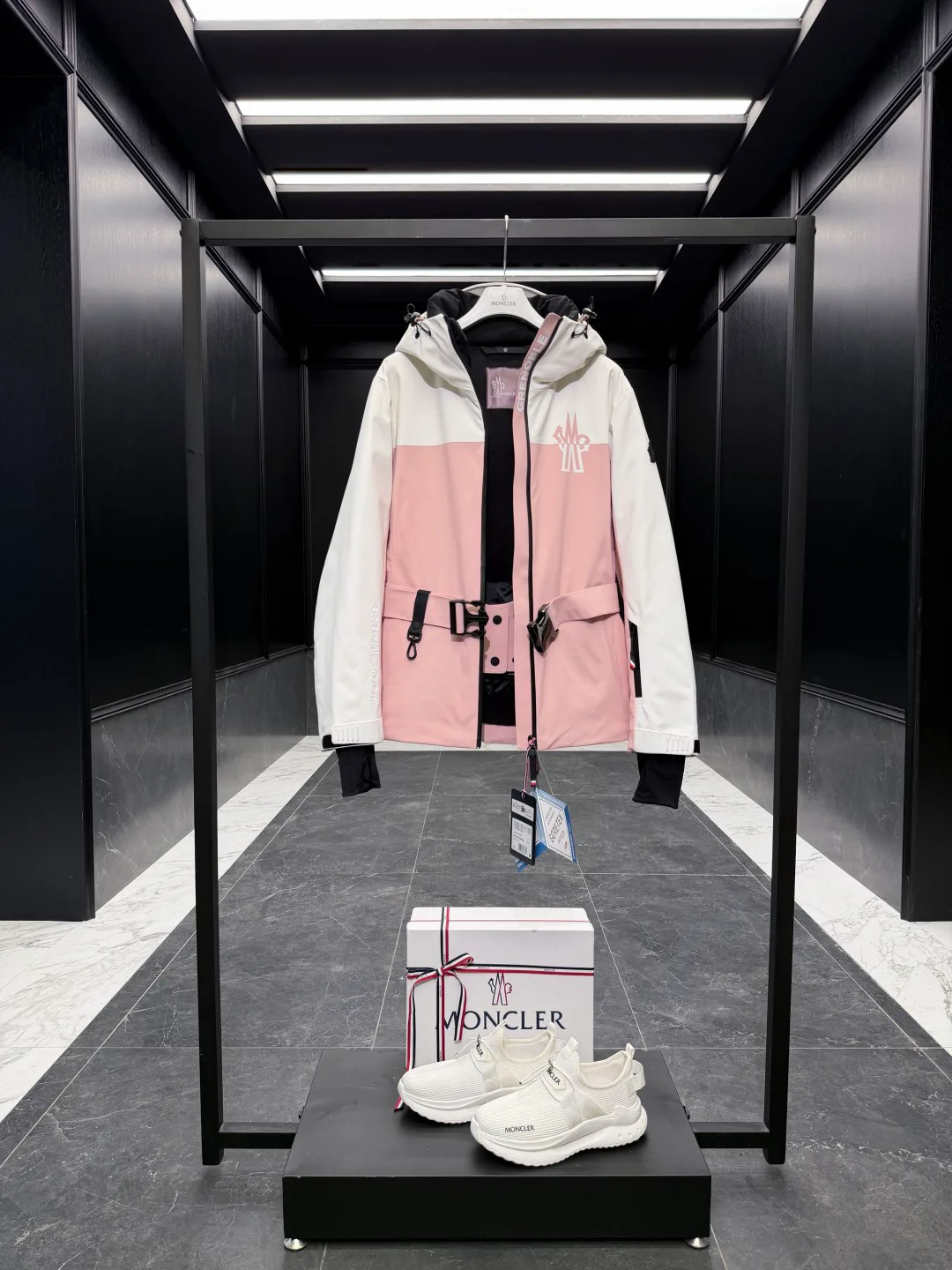 Куртки И Пуховики Женские Moncler 19336109