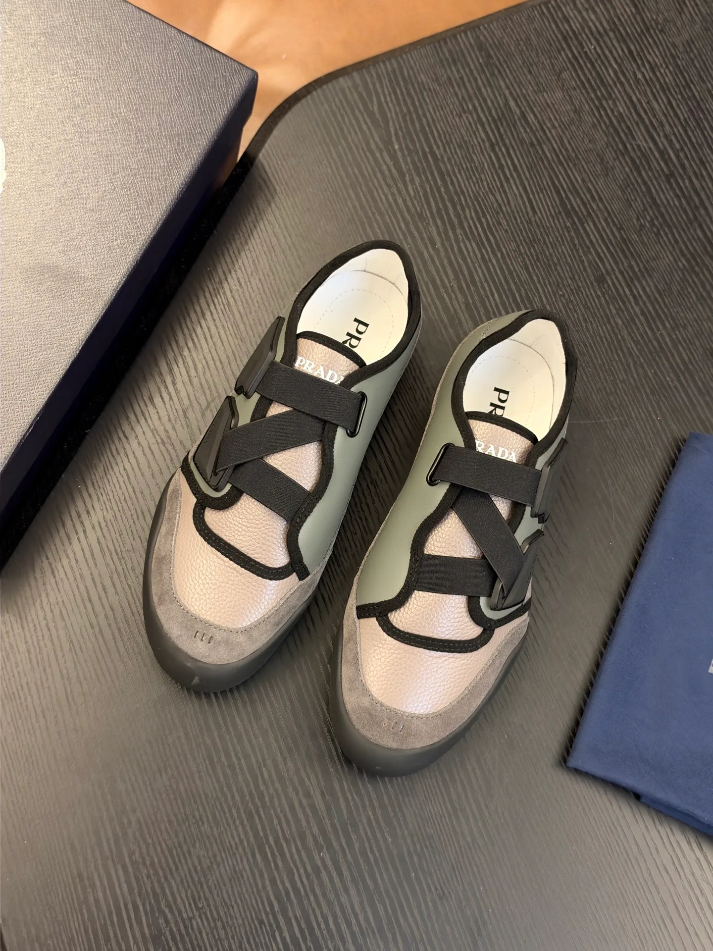 Кроссовки Мужские Prada 19700016